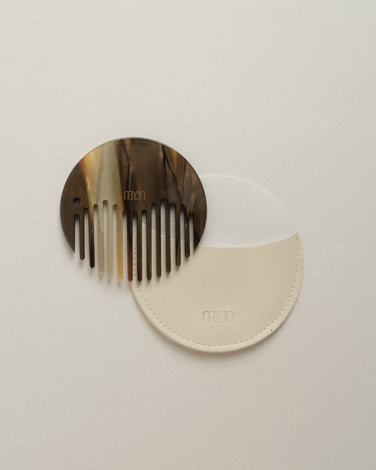 The Nari Round Comb 001