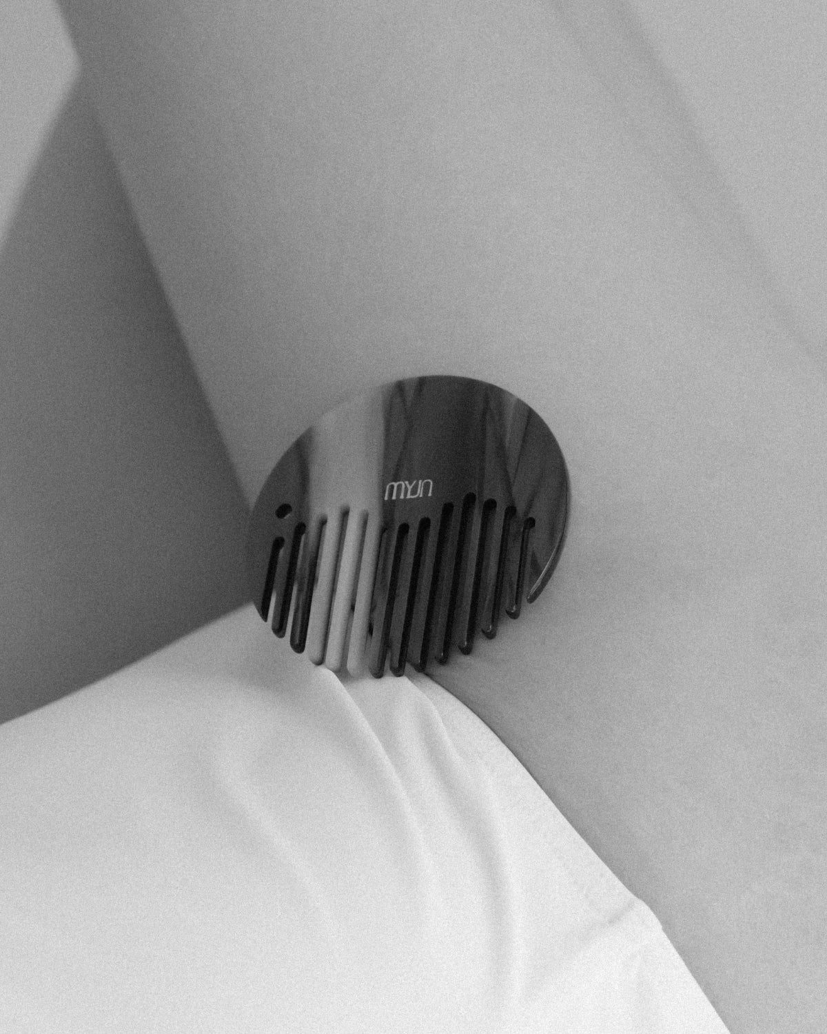 The Nari Round Comb 001
