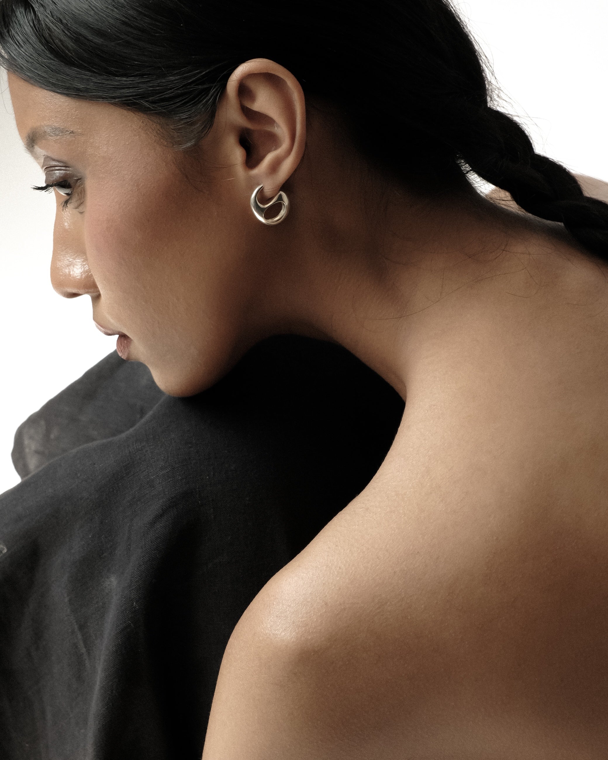 Noemí C-Shaped Stud Earrings