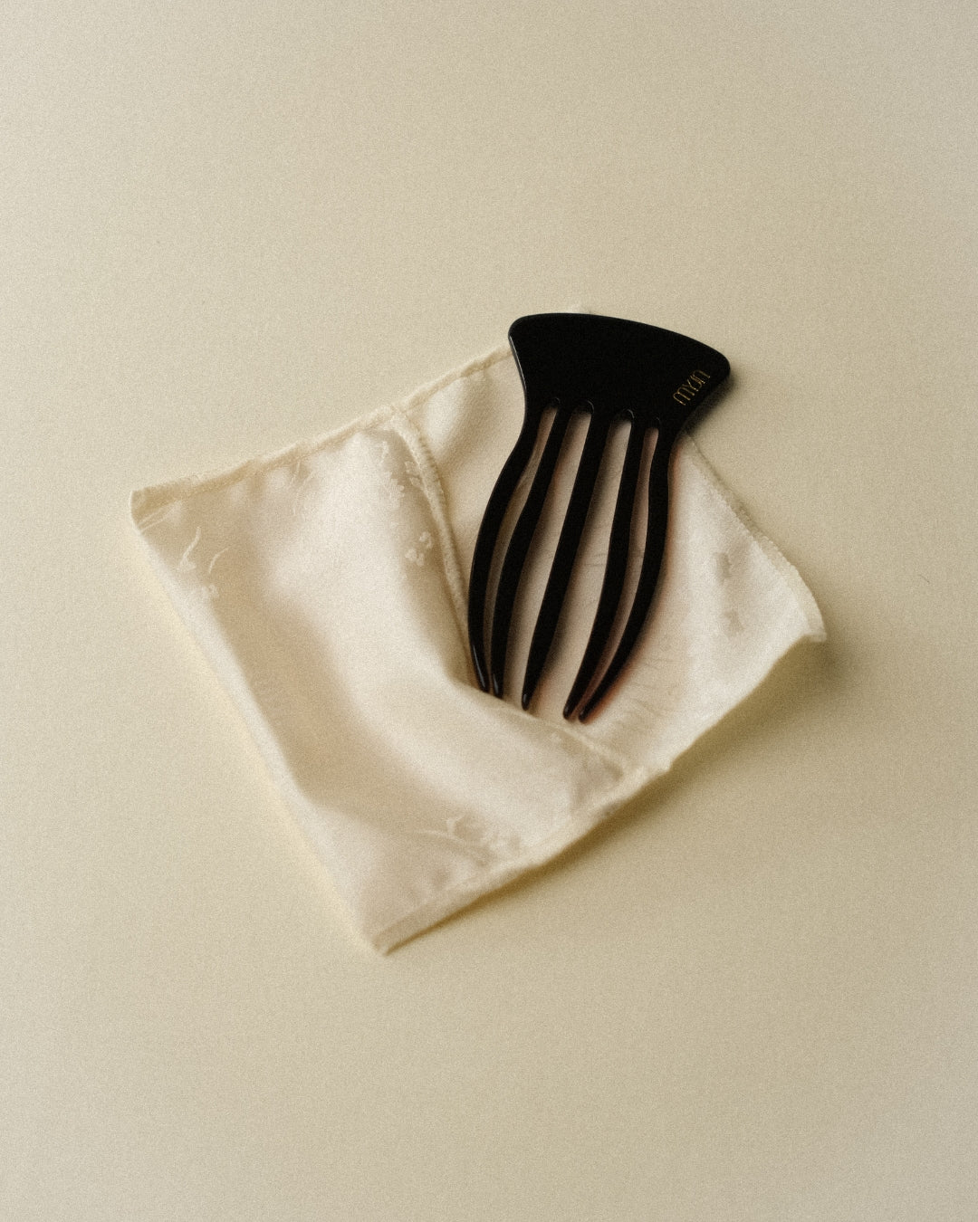 The Gardienne Hair Comb, Agate