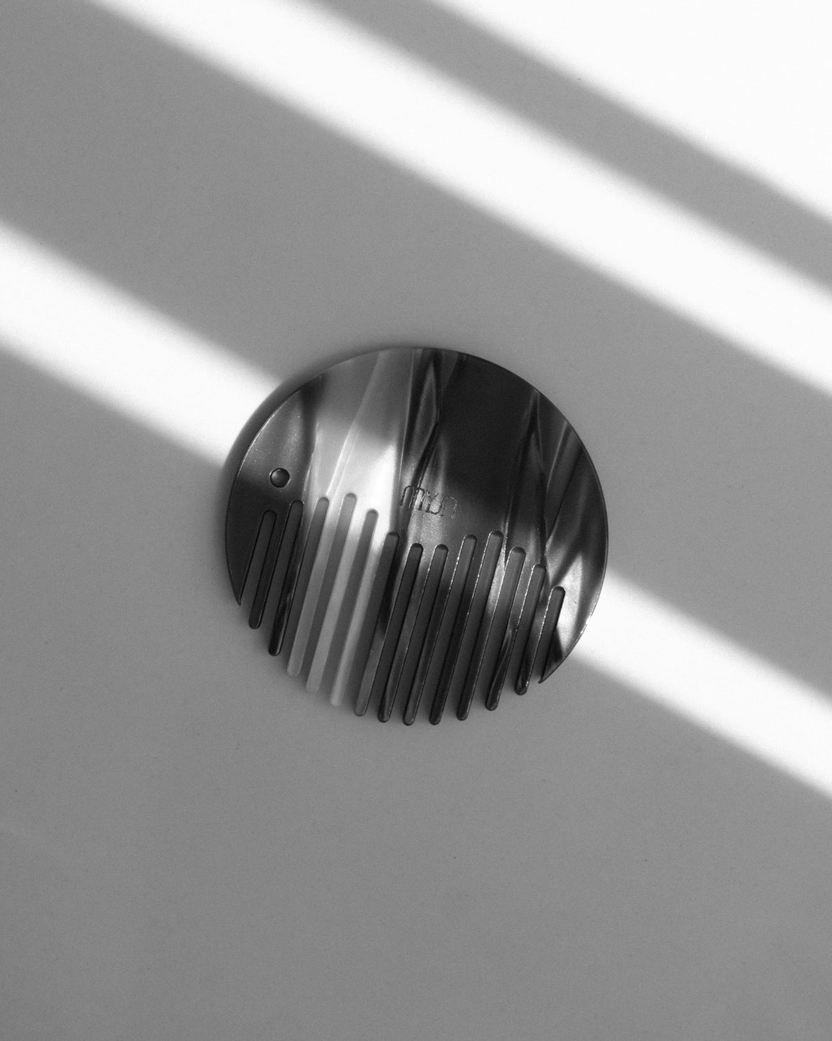 The Nari Round Comb 001