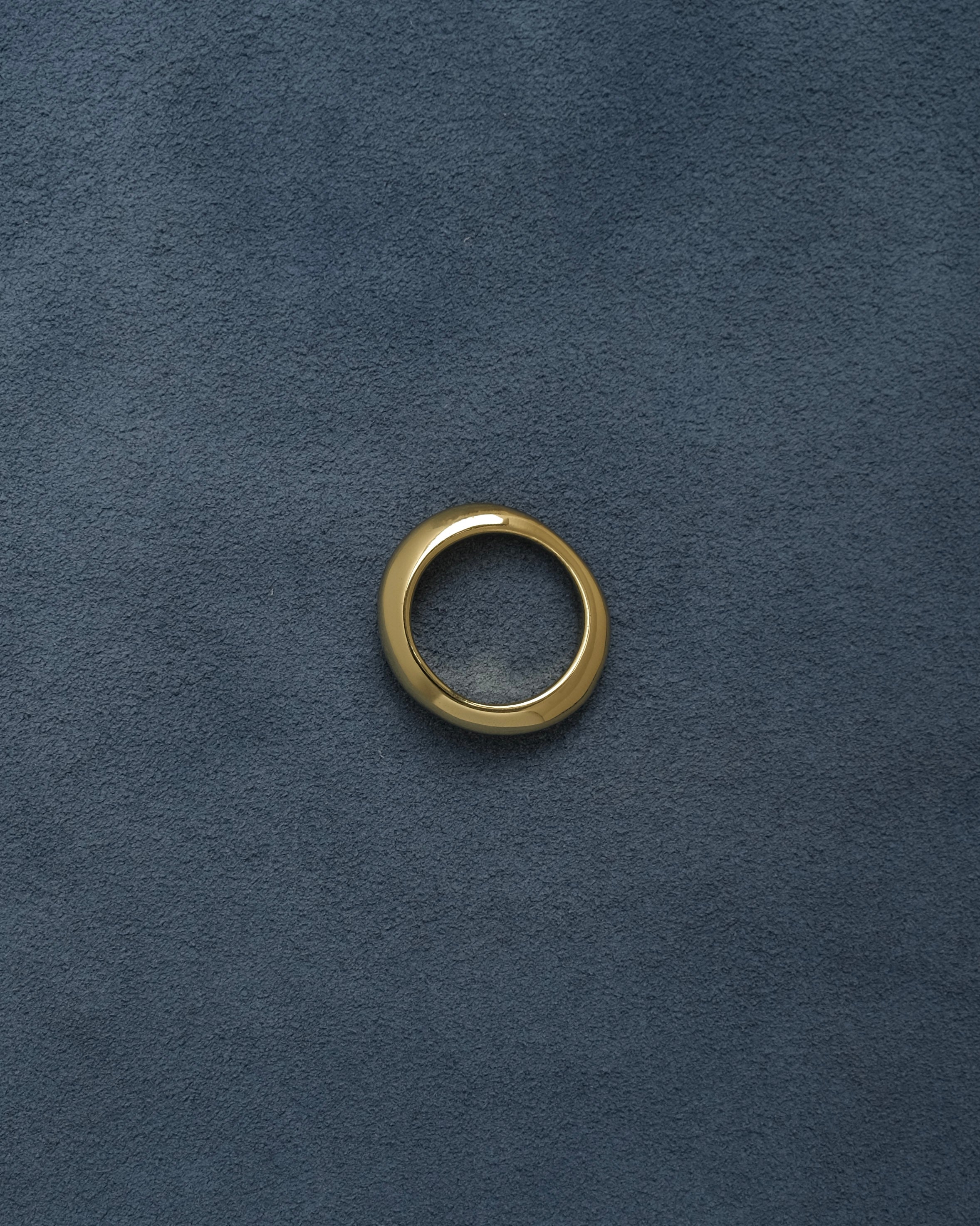 Luthé Semibreve Band Ring