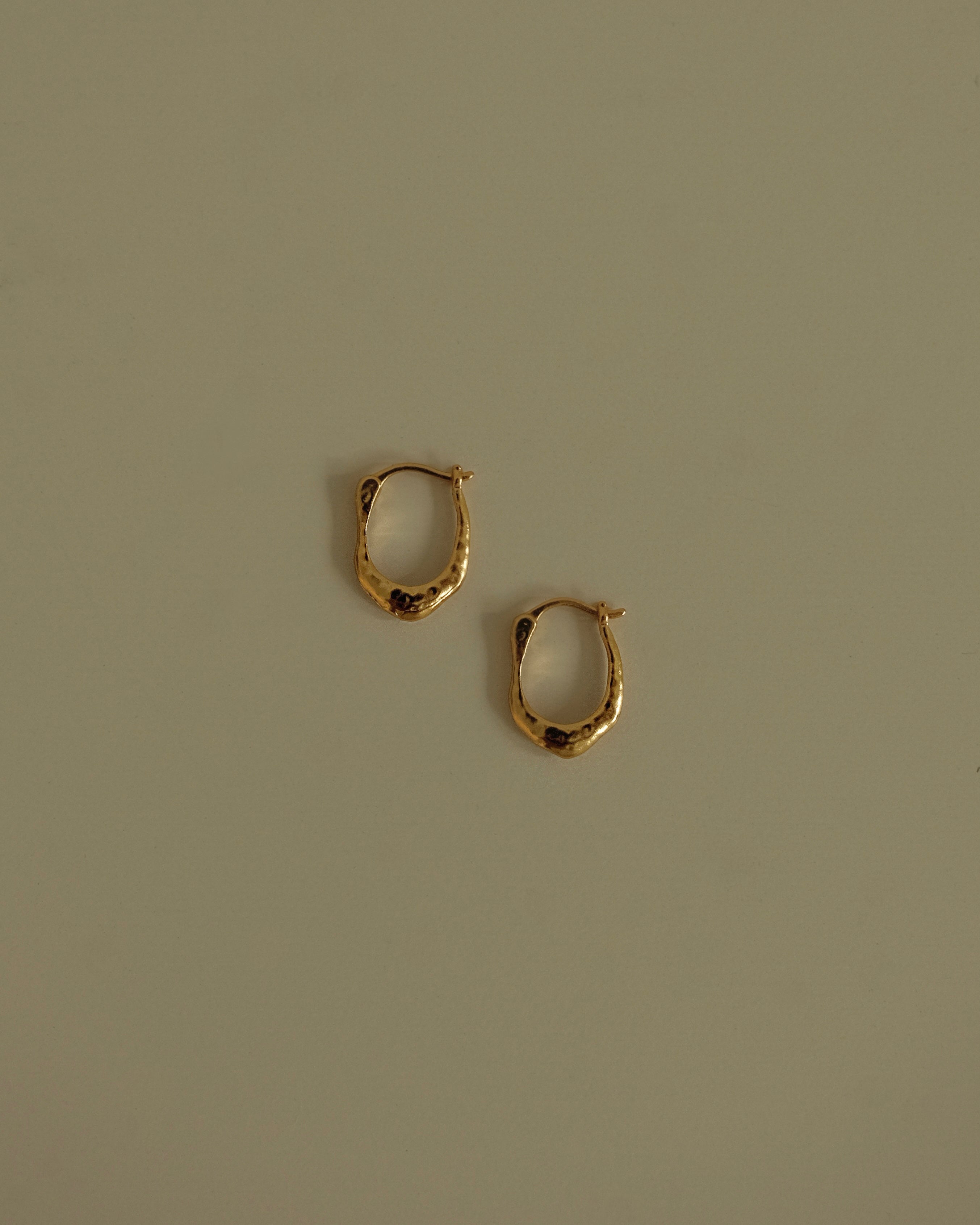 Mini Jeune U shape Hammered Hoop Earrings