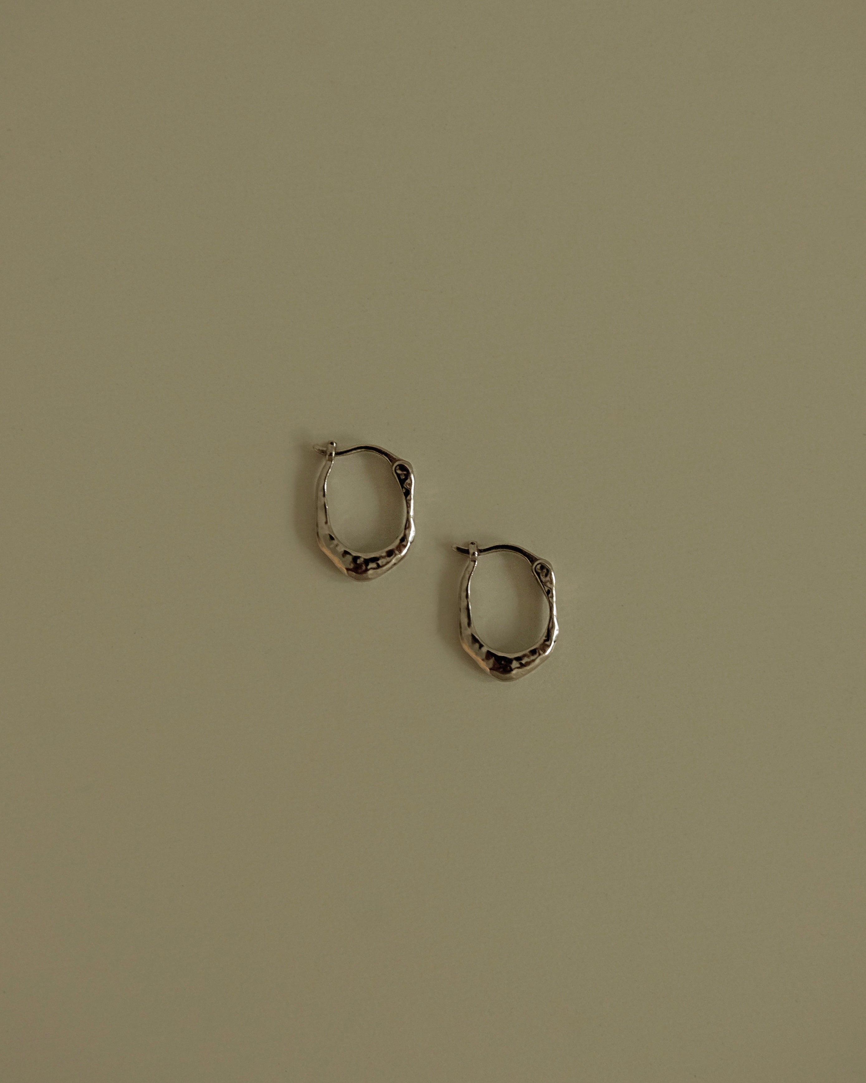 Mini Jeune U shape Hammered Hoop Earrings