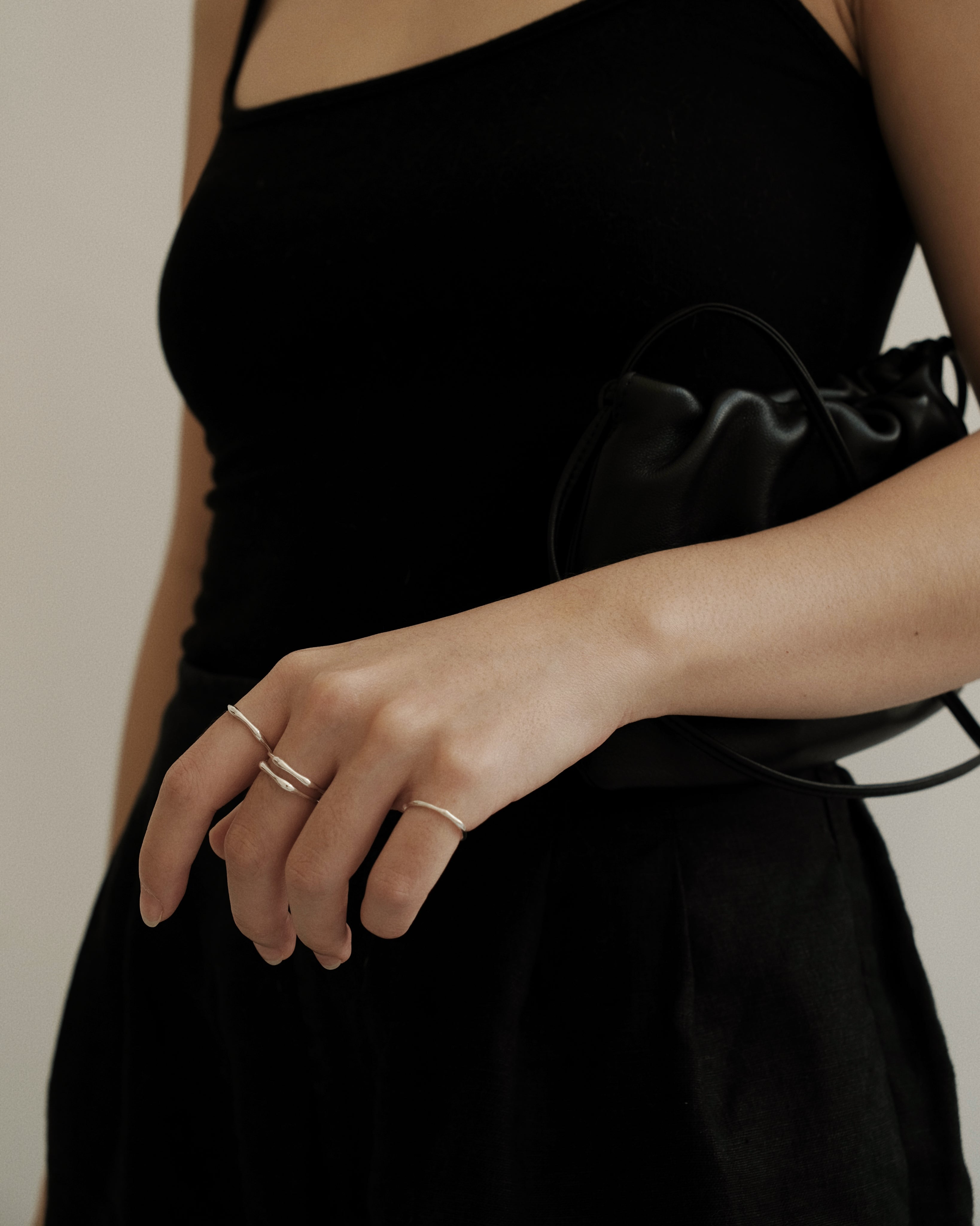 Dea Fluid Thin Band Ring