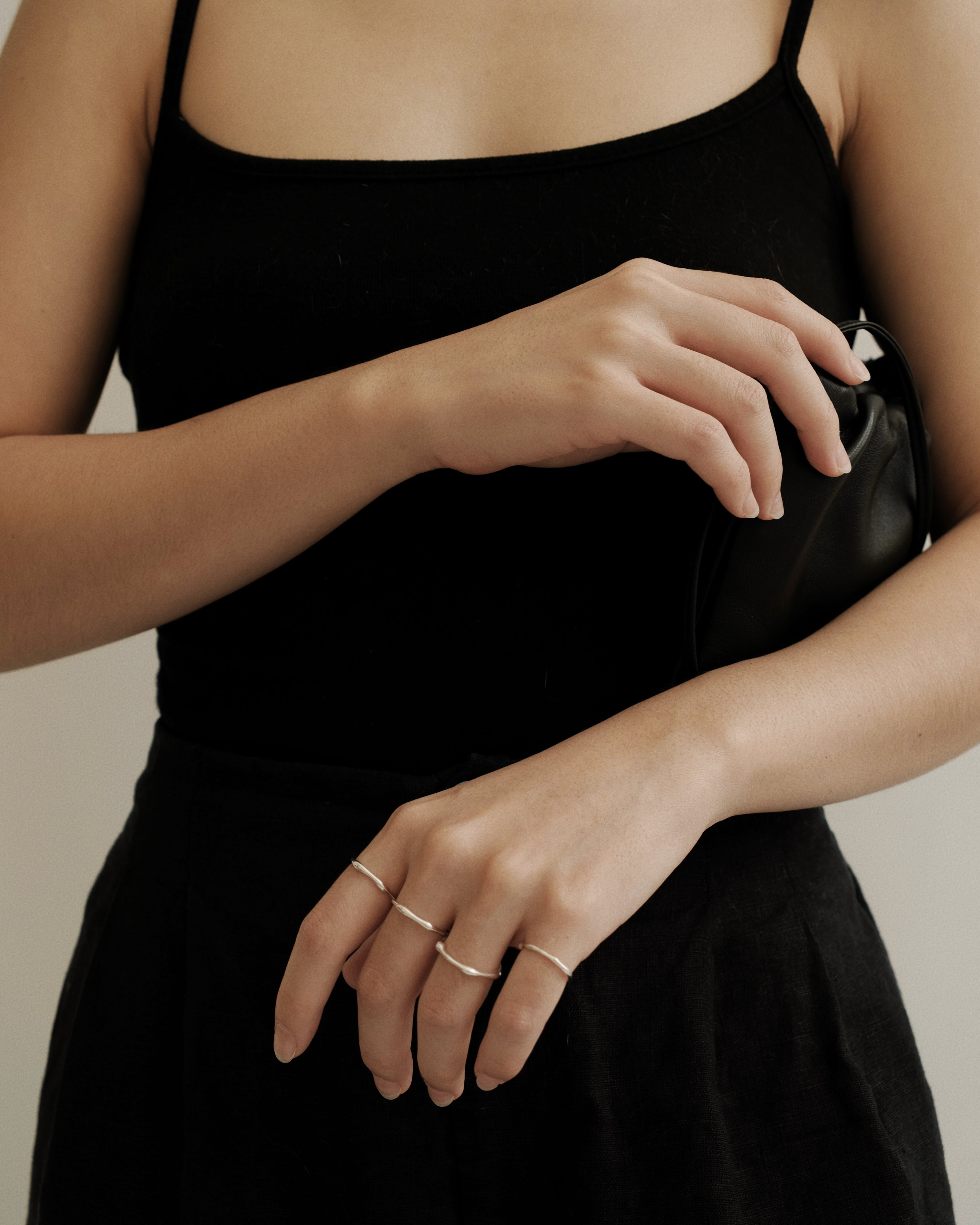 Dea Fluid Thin Band Ring