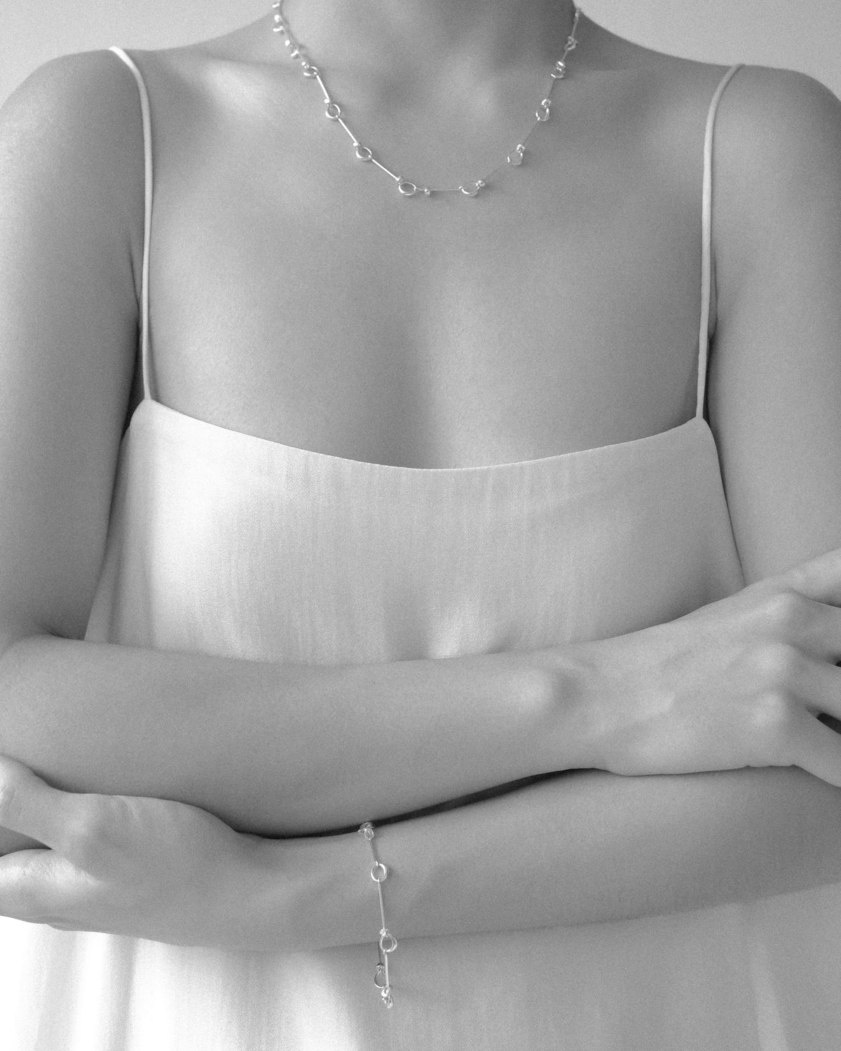 Parella Vine Bar Chain Bracelet