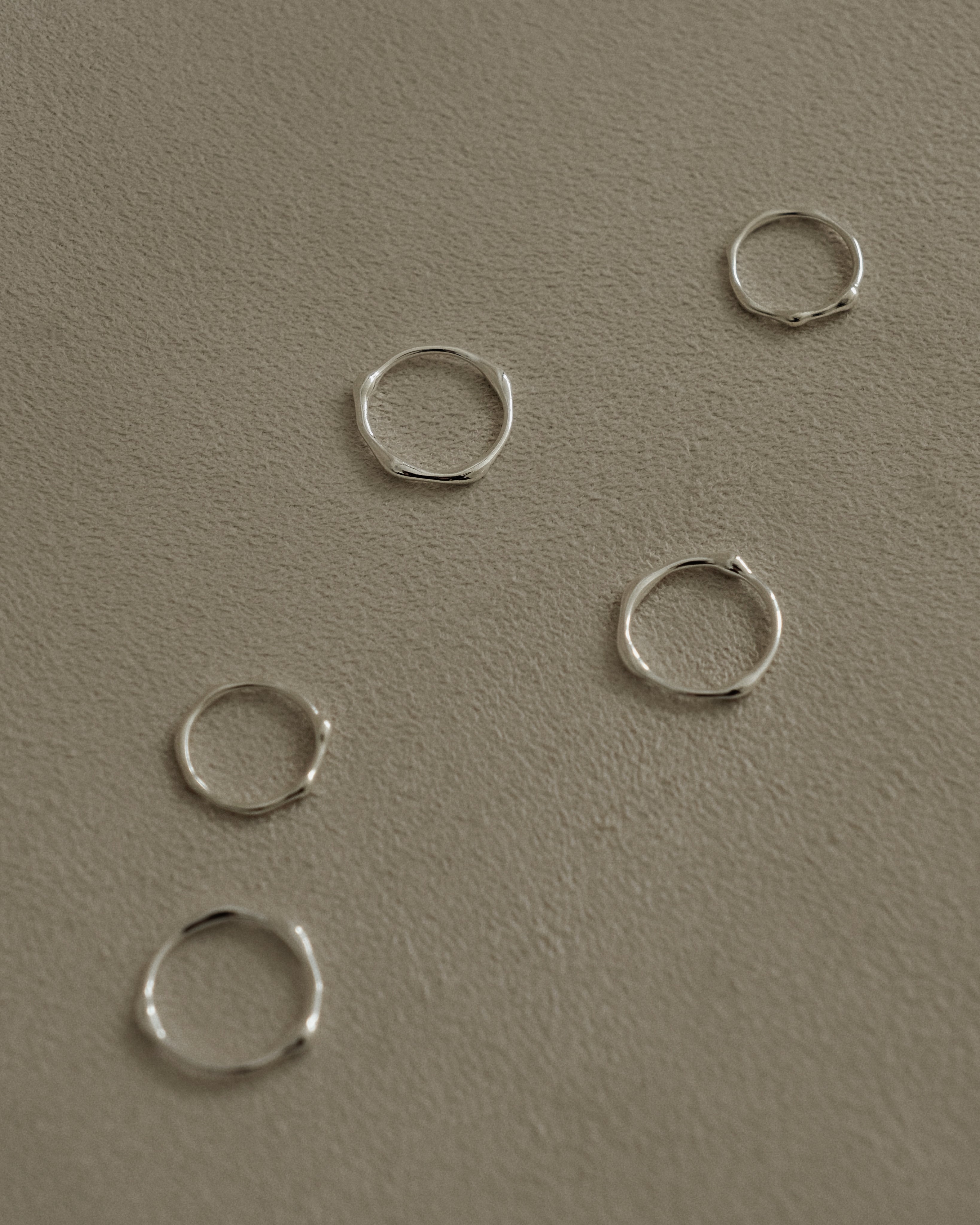 Dea Fluid Thin Band Ring