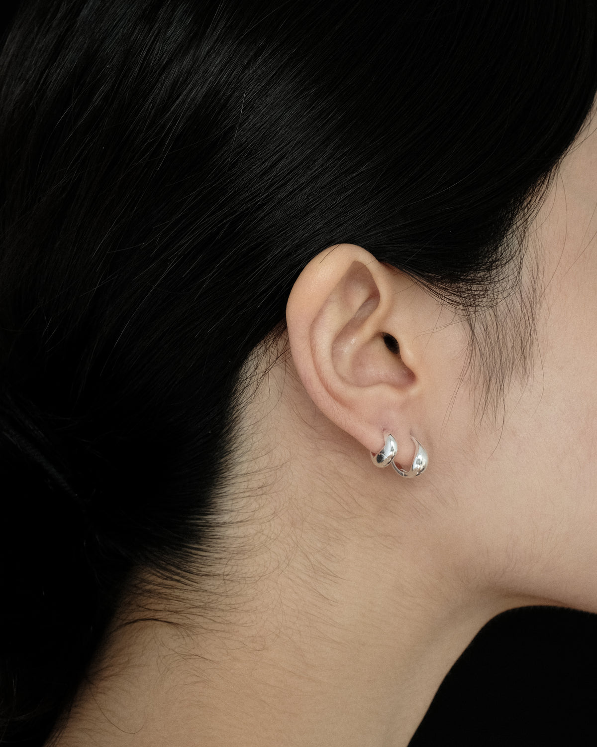 Oera Tiny Lock Hoop Earrings