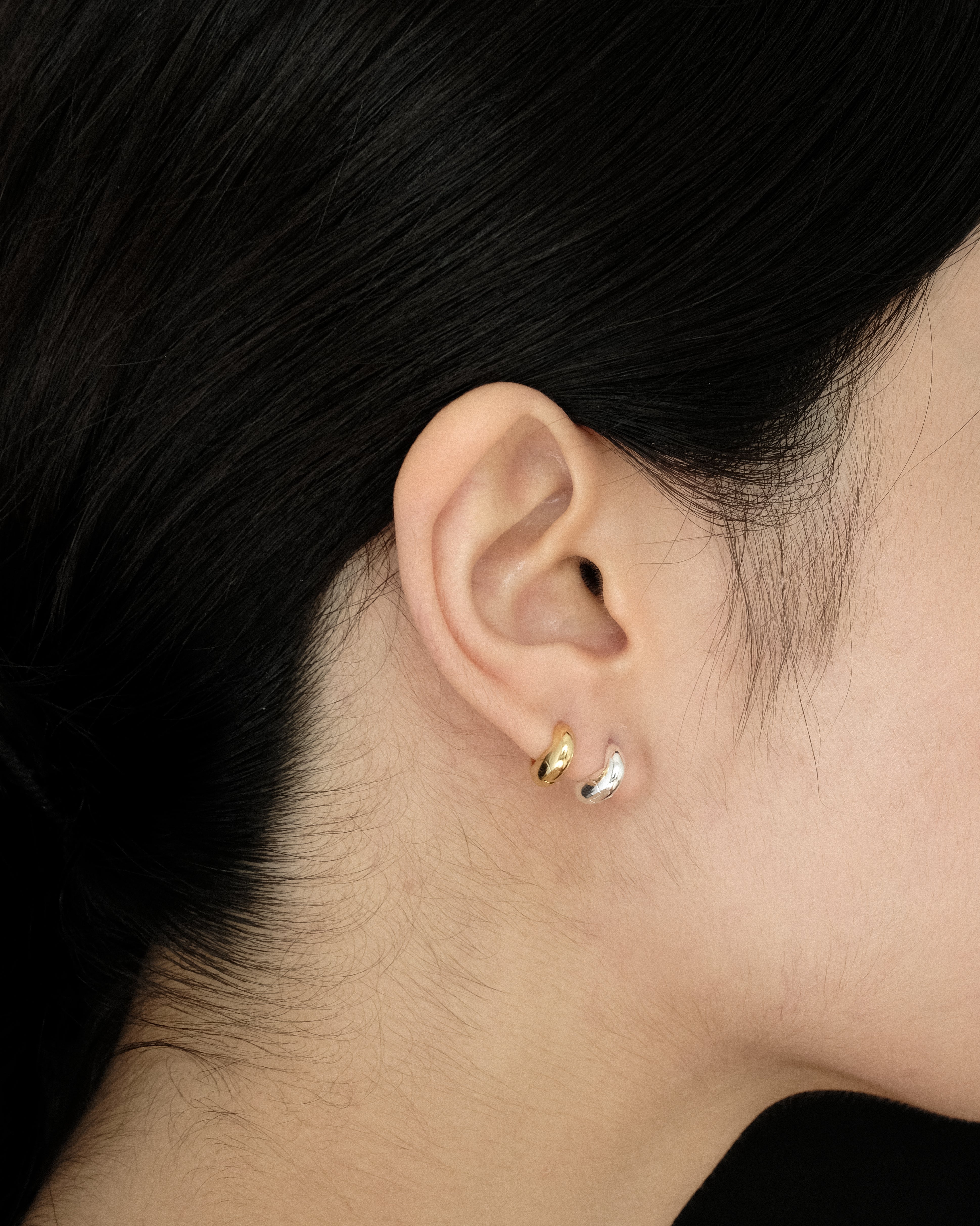 Oera Tiny Lock Hoop Earrings