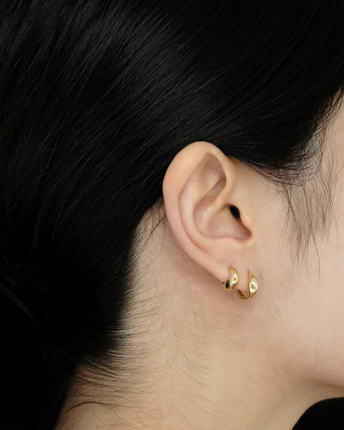 Oera Tiny Lock Hoop Earrings