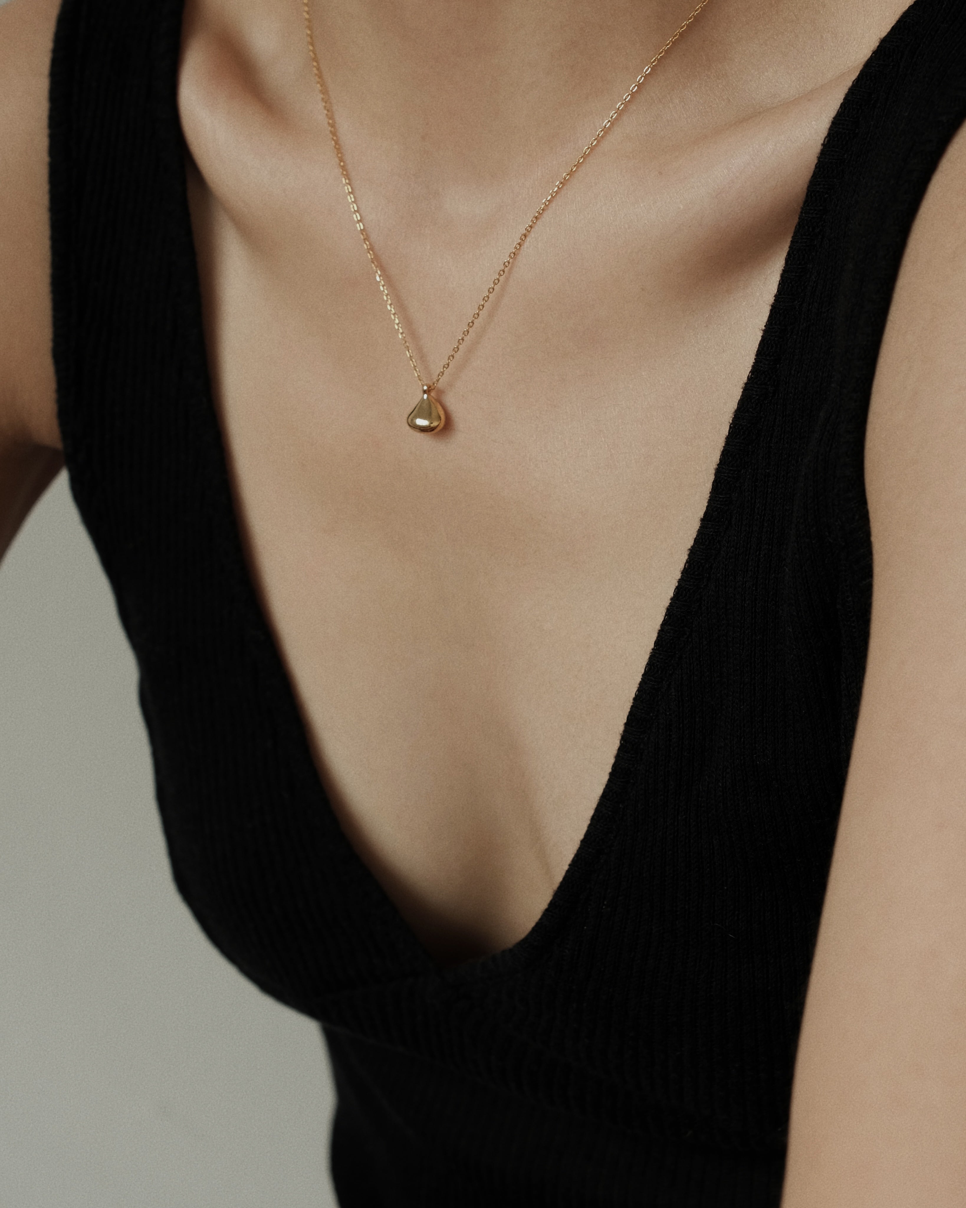 Raia Droplet Pendant Necklace