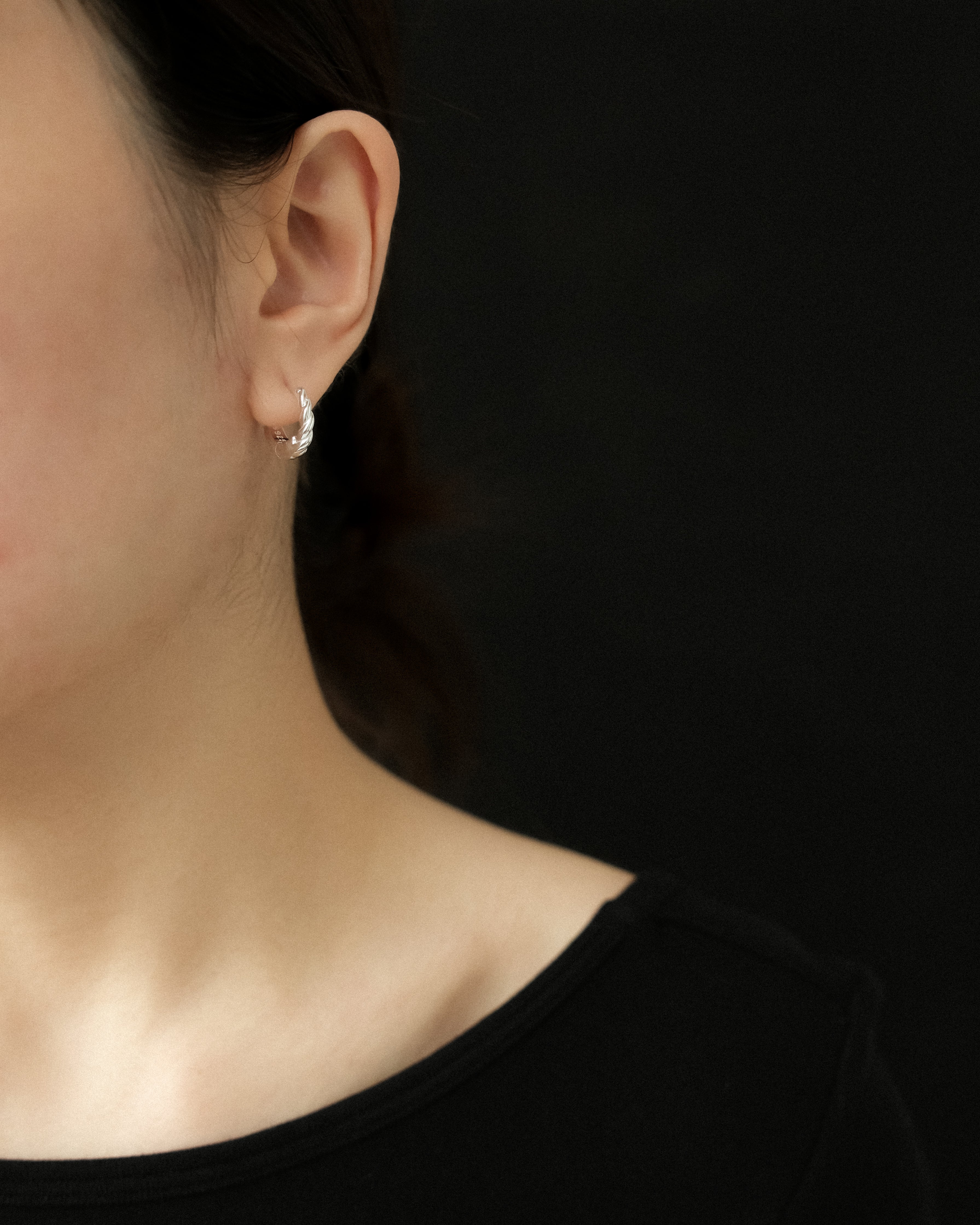 Nély Reversible Twisted Hoop Earrings