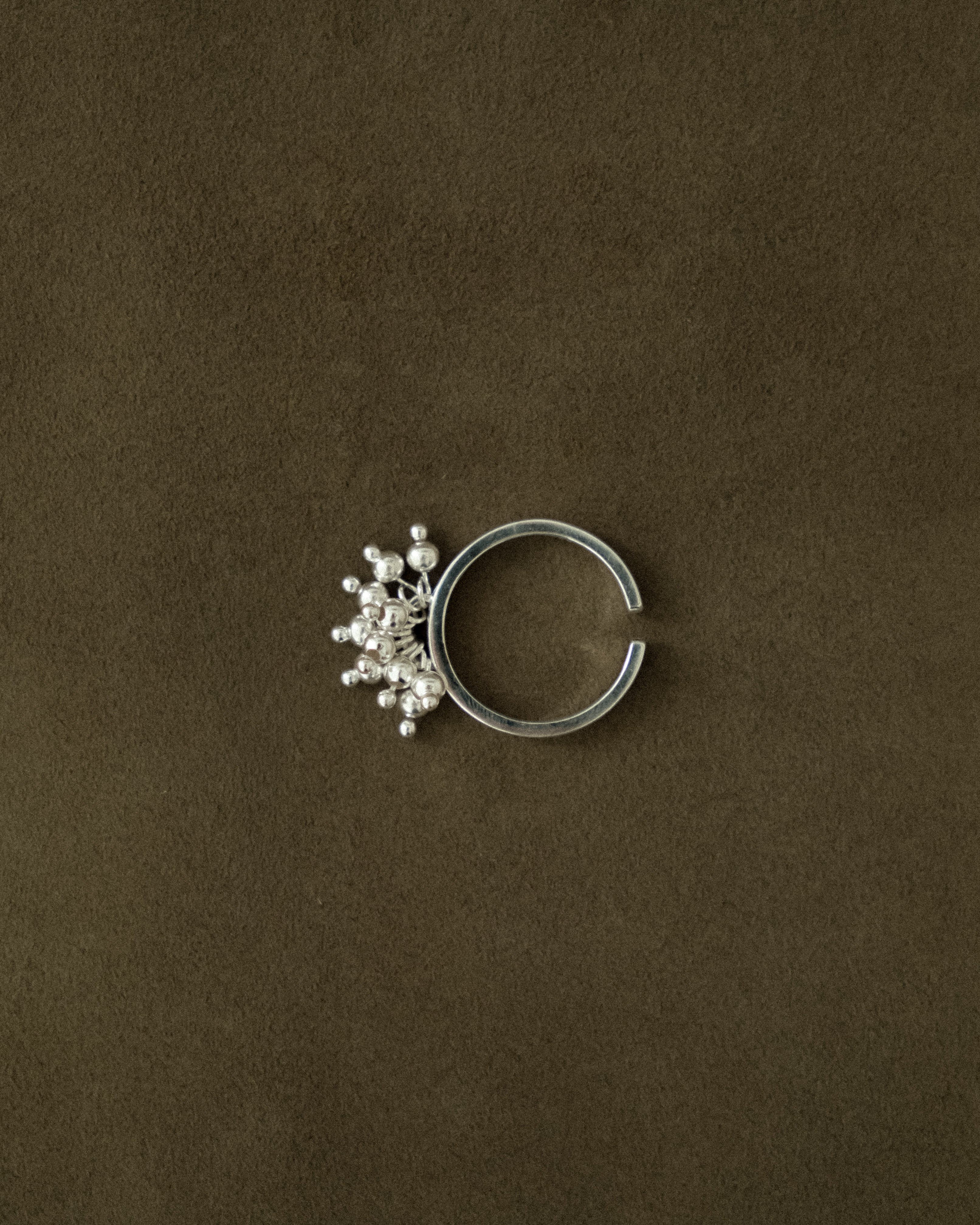 Orjae Snow Dangling Band Ring