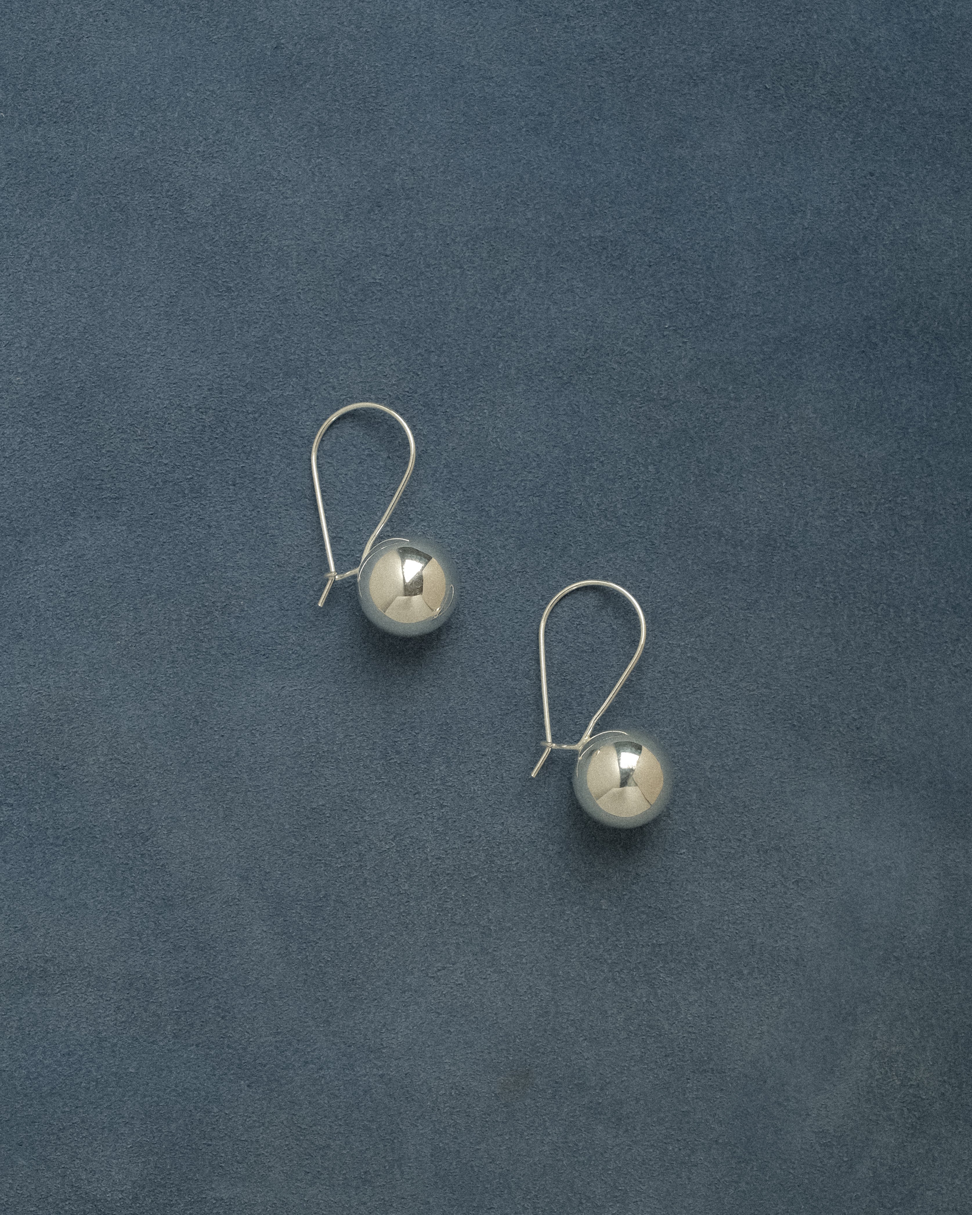 Grande Quaver Ball Dangle Hoop Earrings