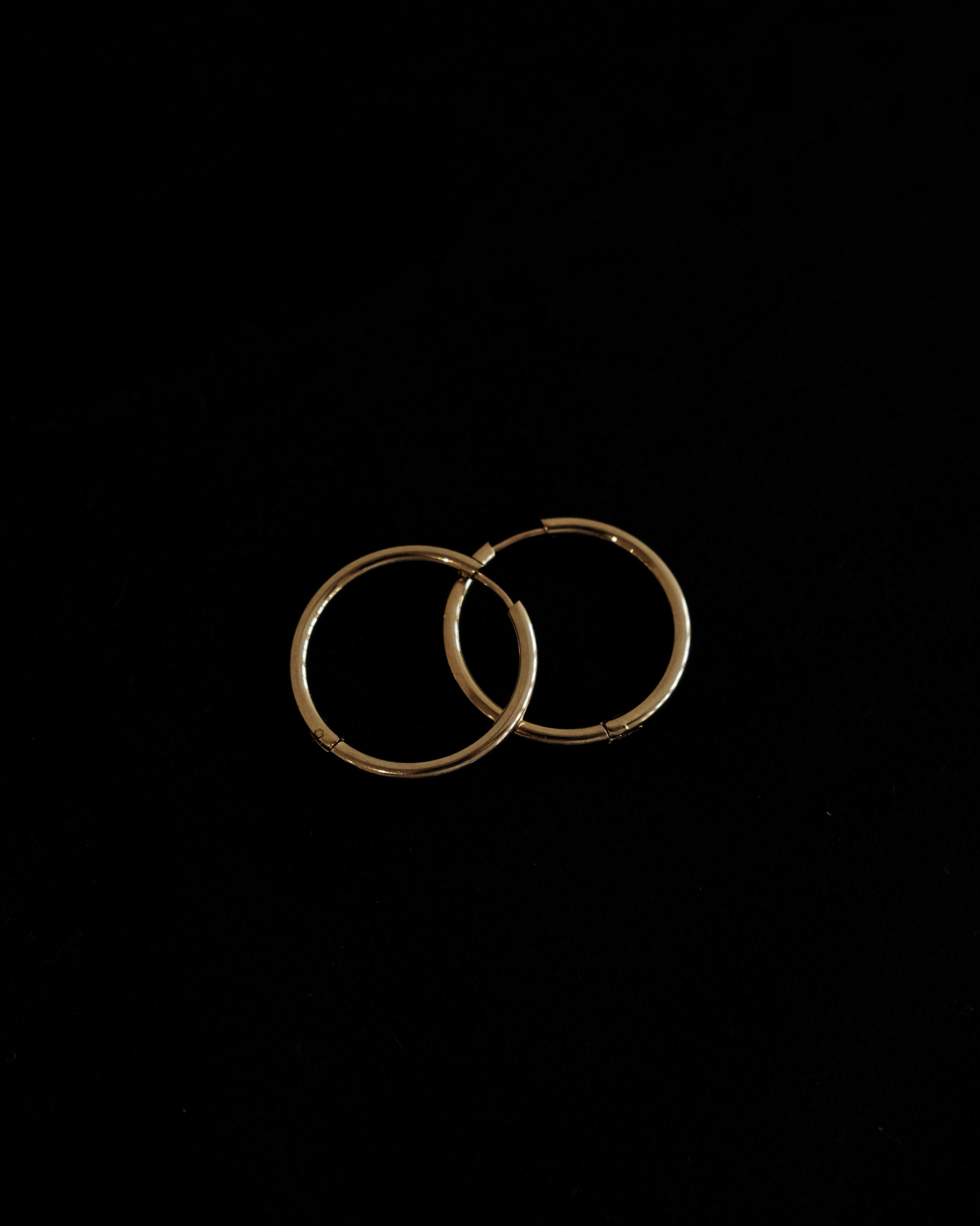 Basic Medium Huggie Hoop Earrings