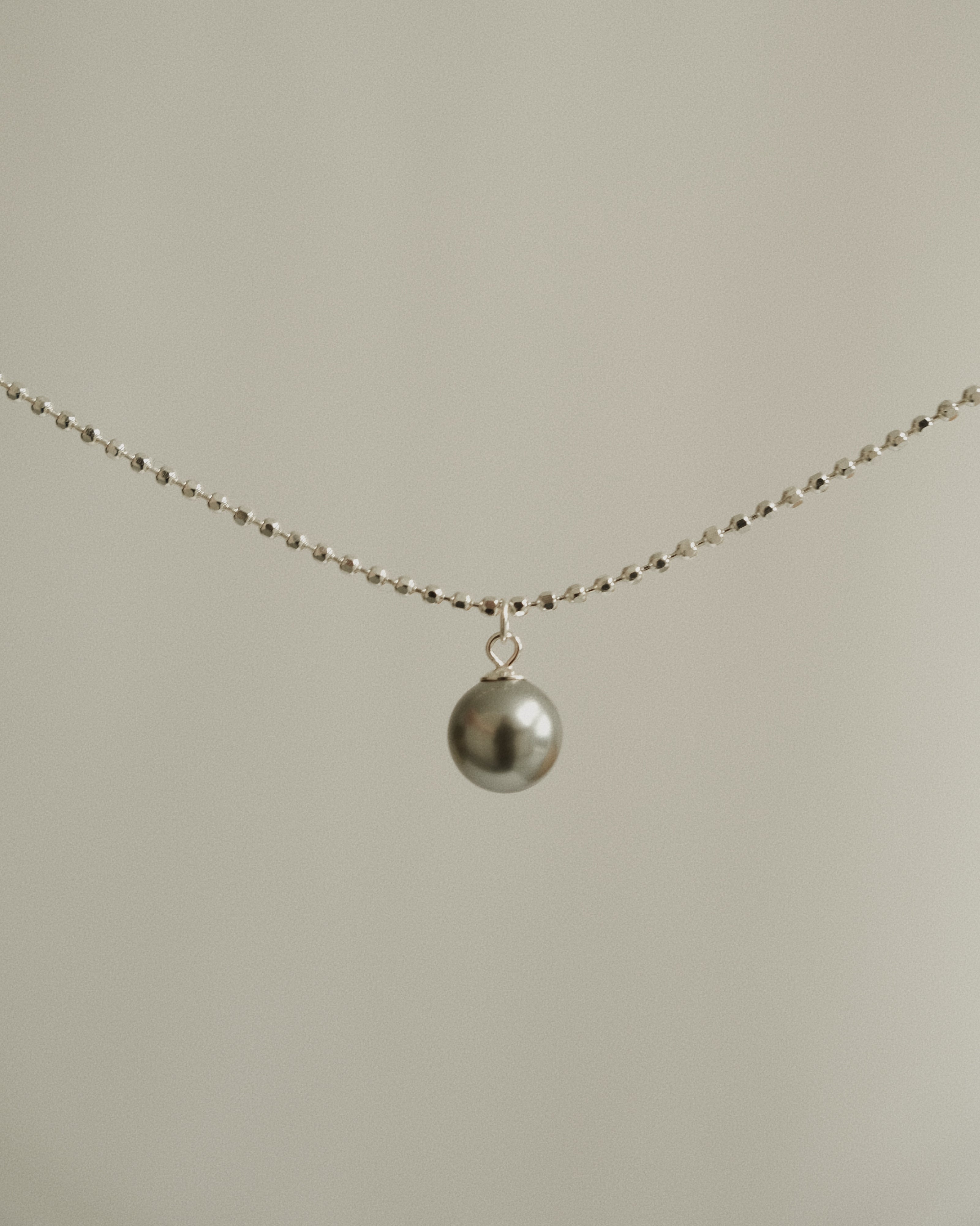 Noe Single Pearl Pendant Necklace