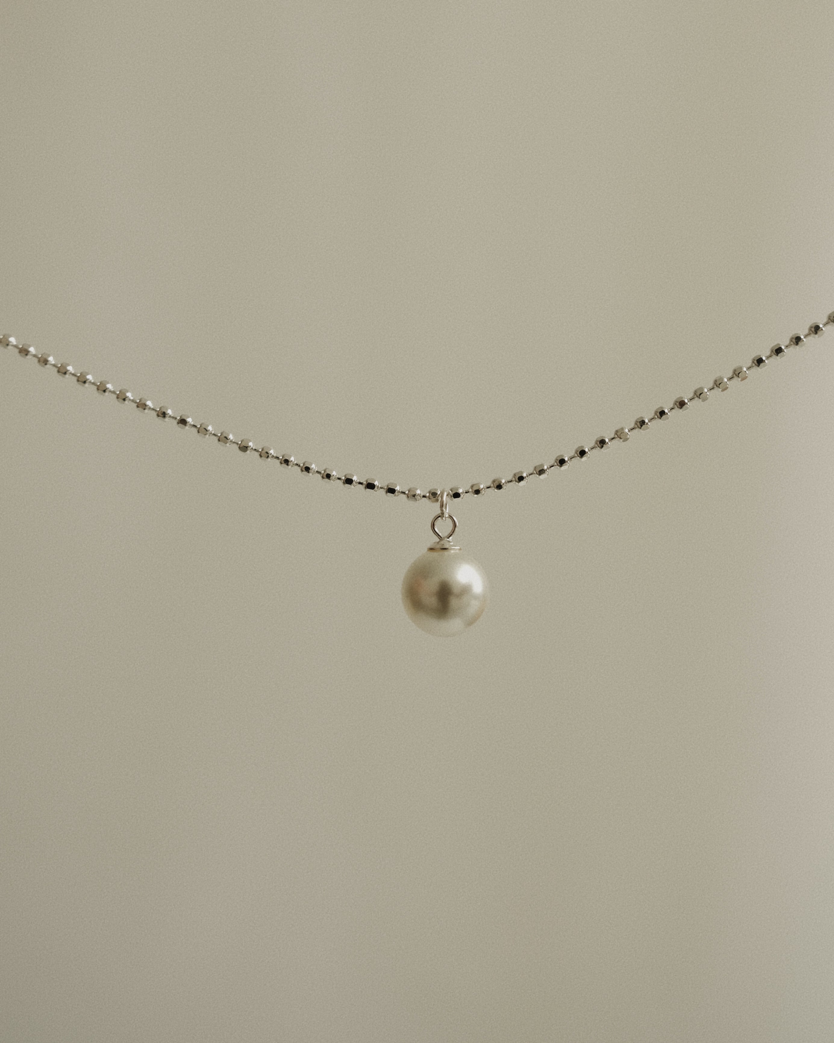 Noe Single Pearl Pendant Necklace