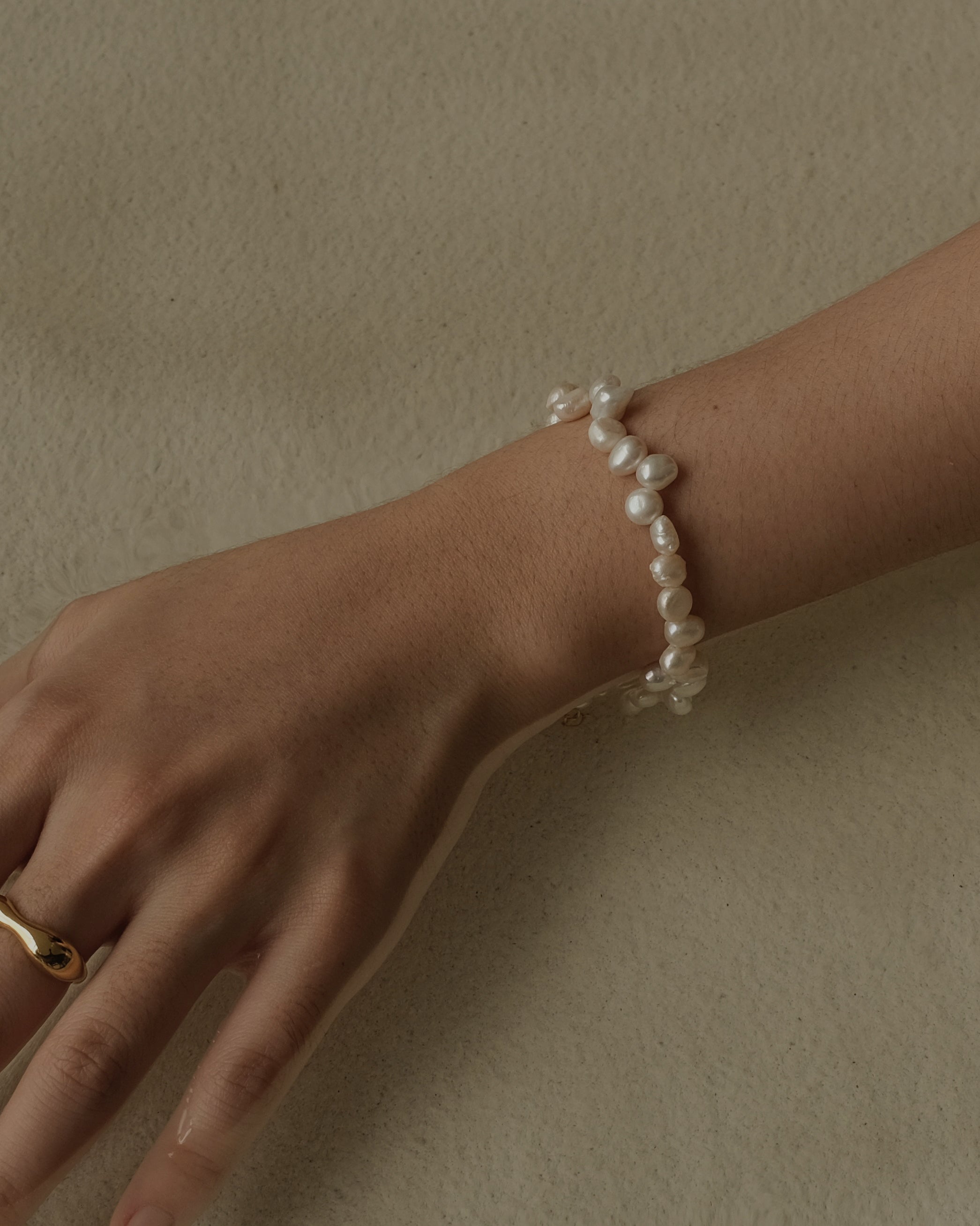 Zoe White Baroque Pearl Bracelet