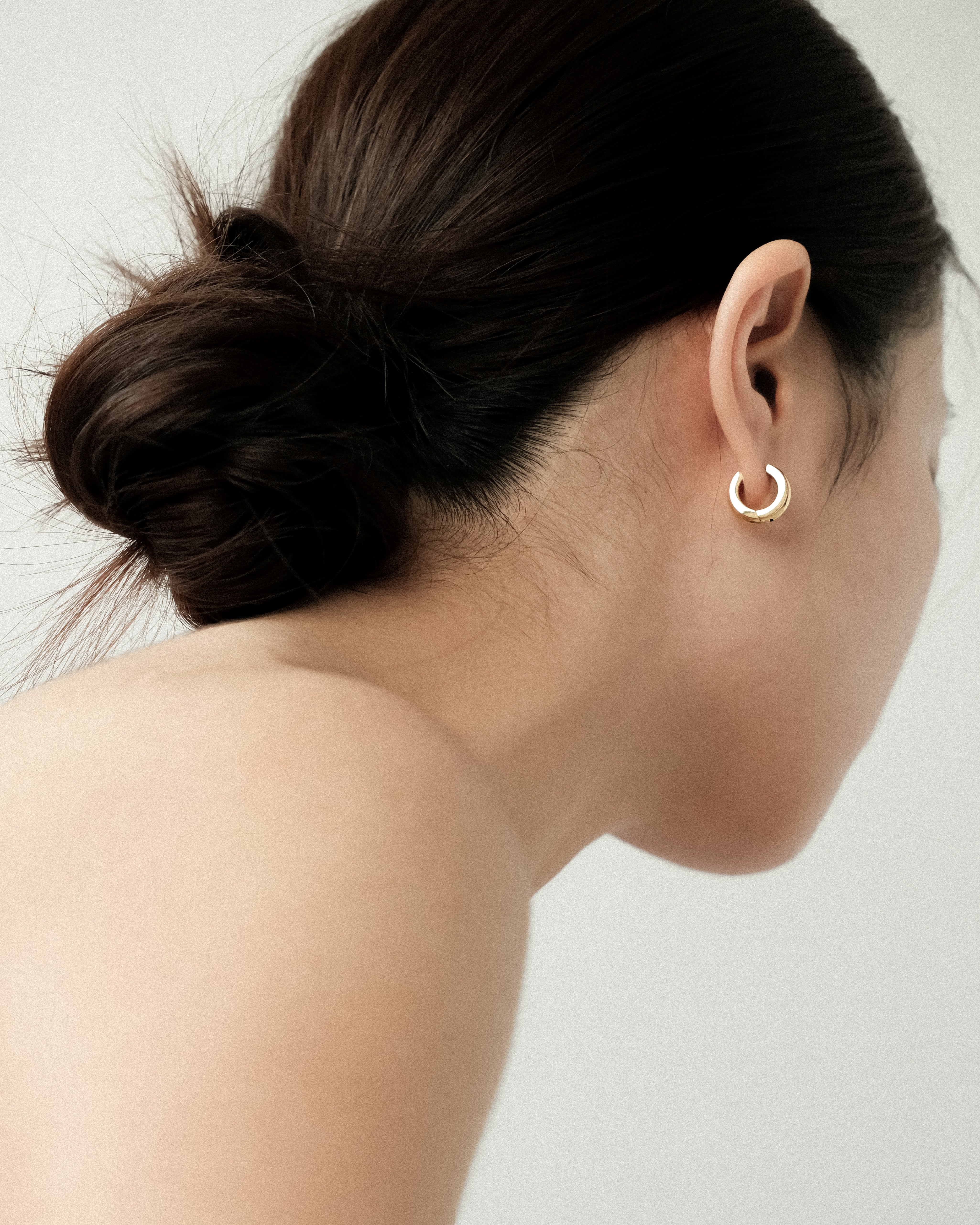 Dohana Vase Huggie Hoop Earrings
