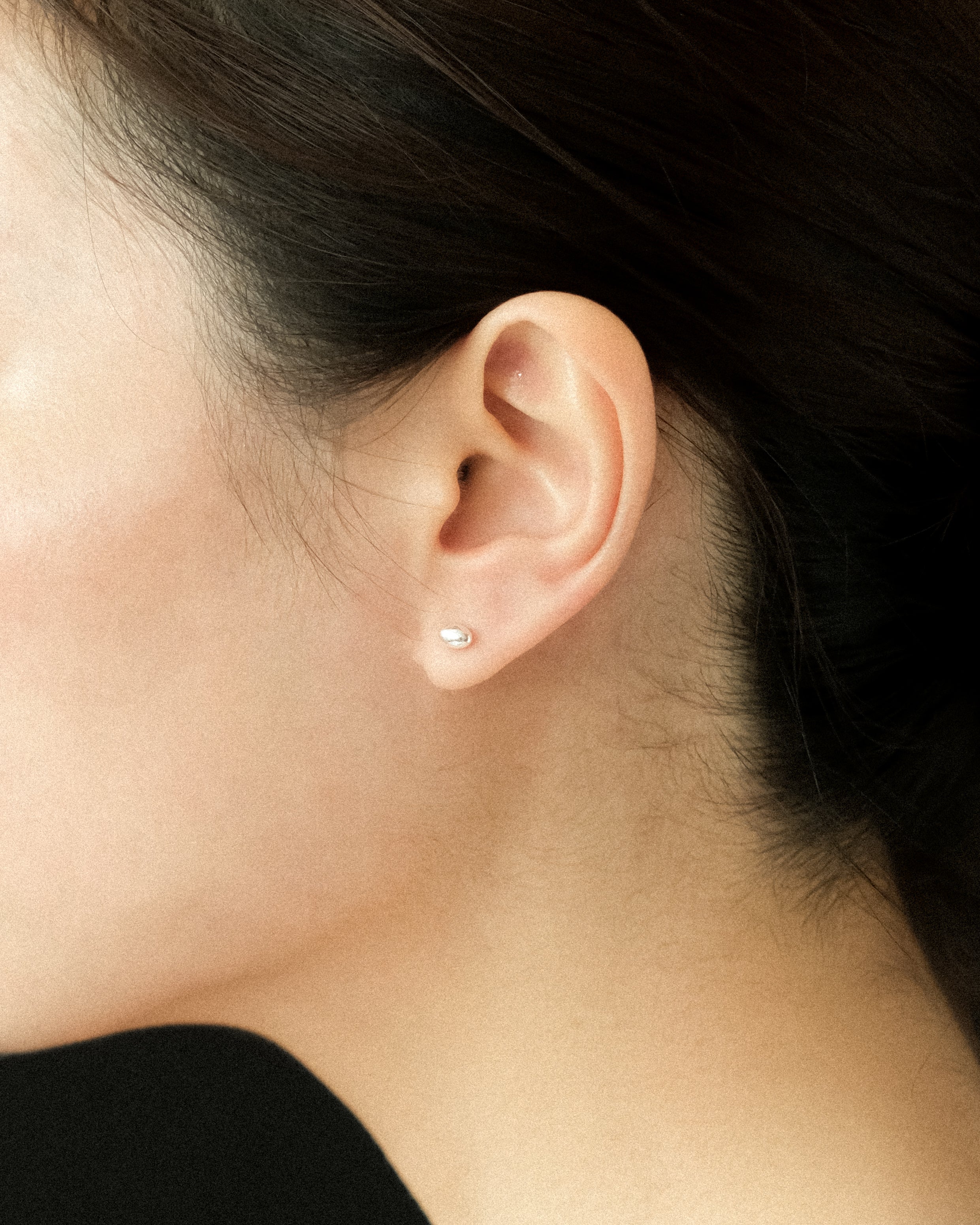 Ane Tiny Semibreve Stud Earrings