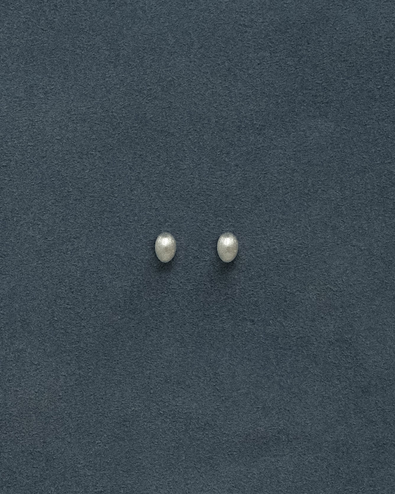 Ane Tiny Semibreve Stud Earrings