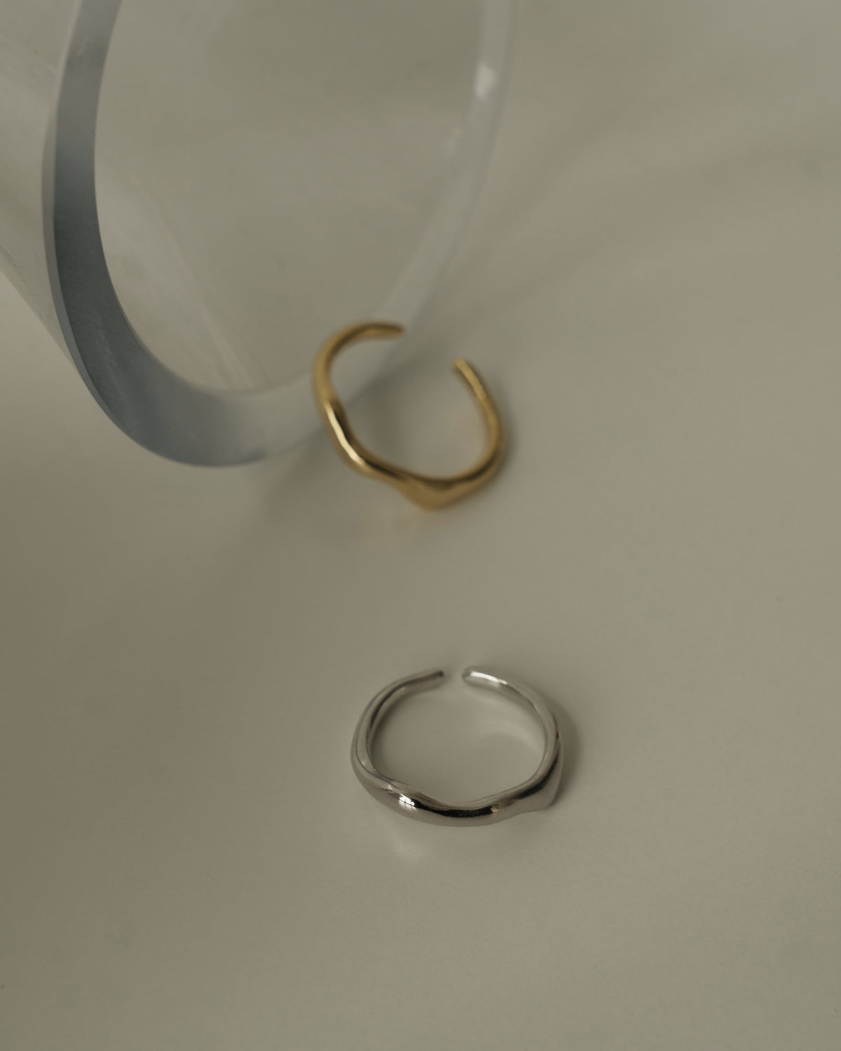 Hay Curved Band Open Ring