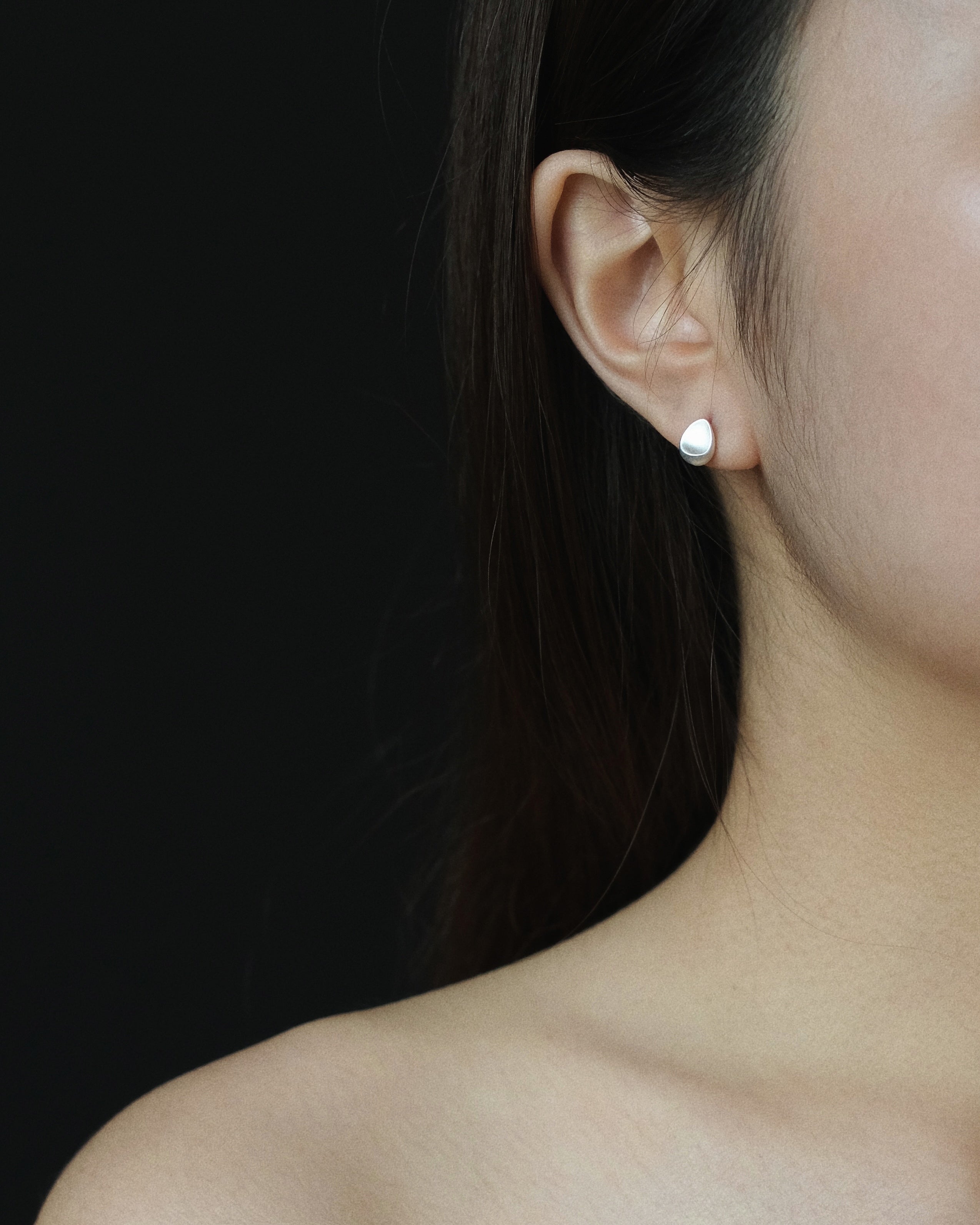 Hais Brushed Mini Stud Earrings