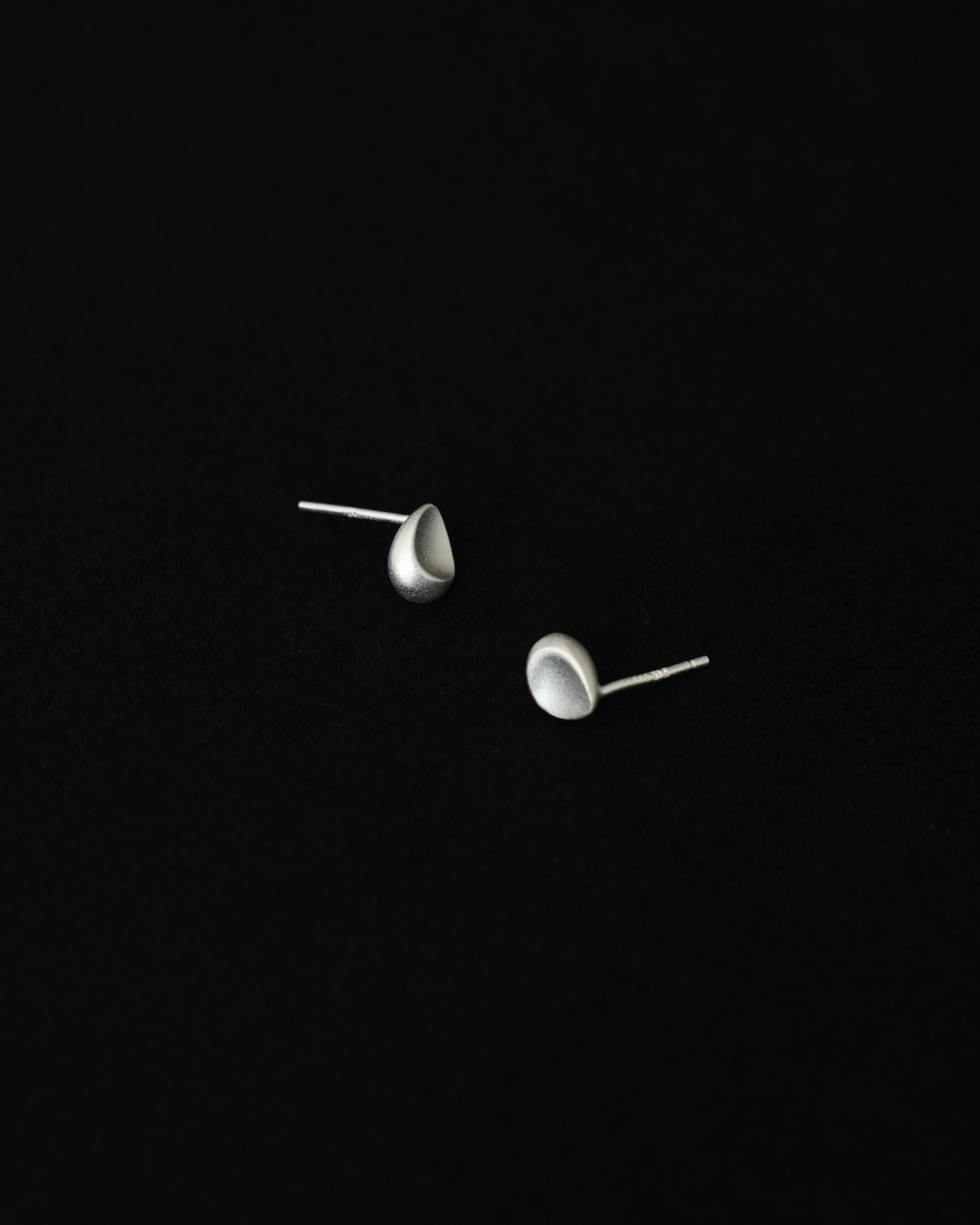 Hais Brushed Mini Stud Earrings