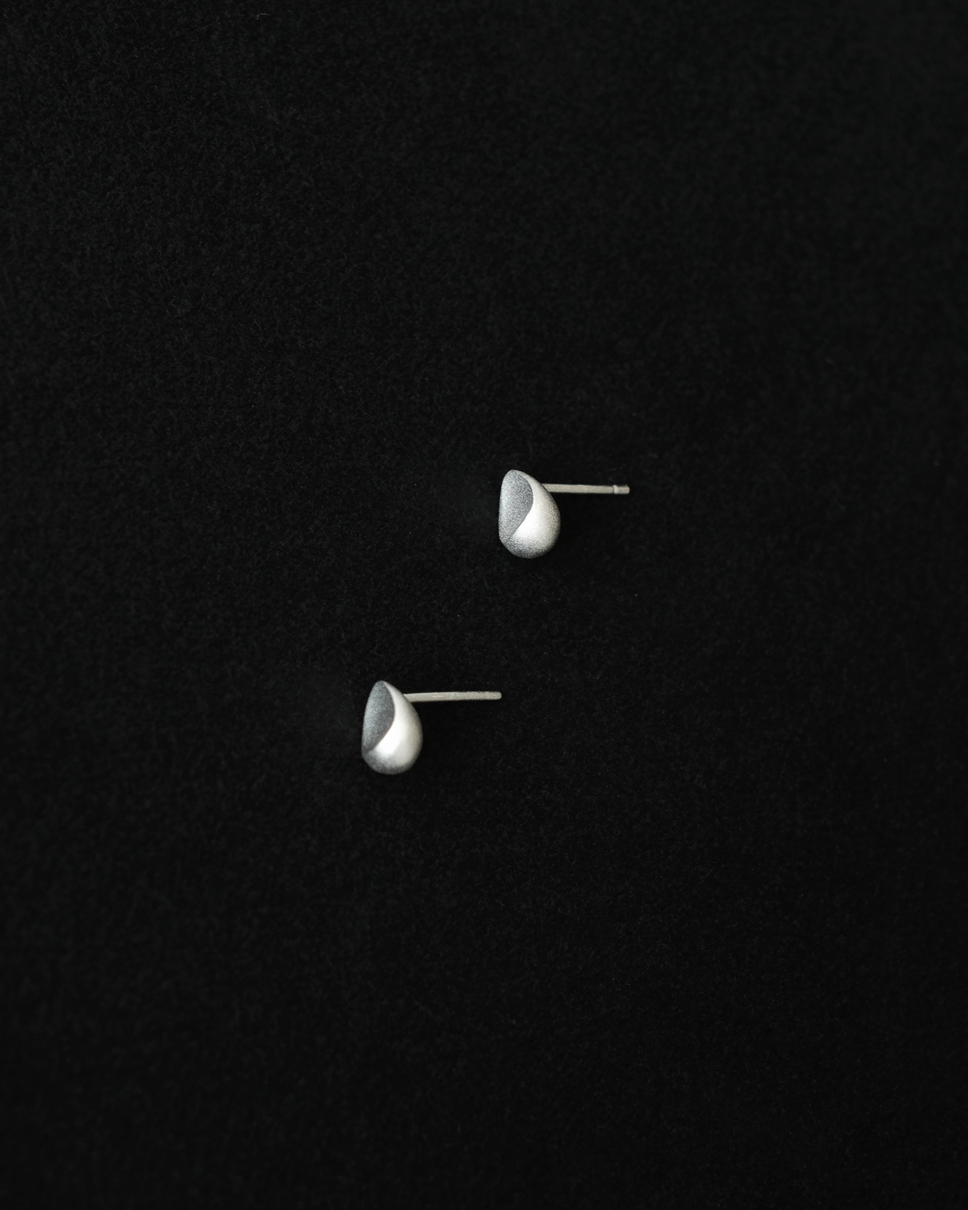 Hais Brushed Mini Stud Earrings