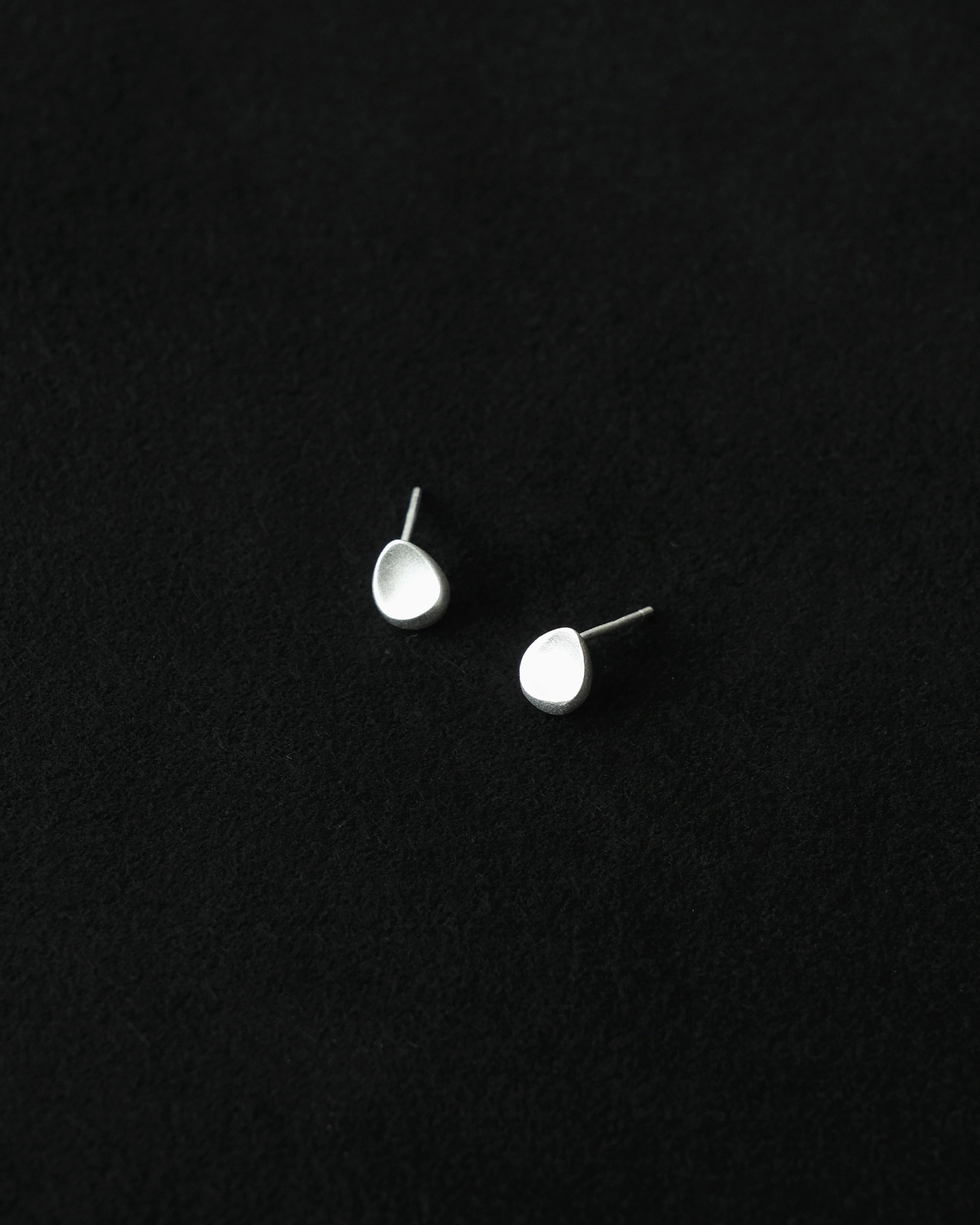 Hais Brushed Mini Stud Earrings