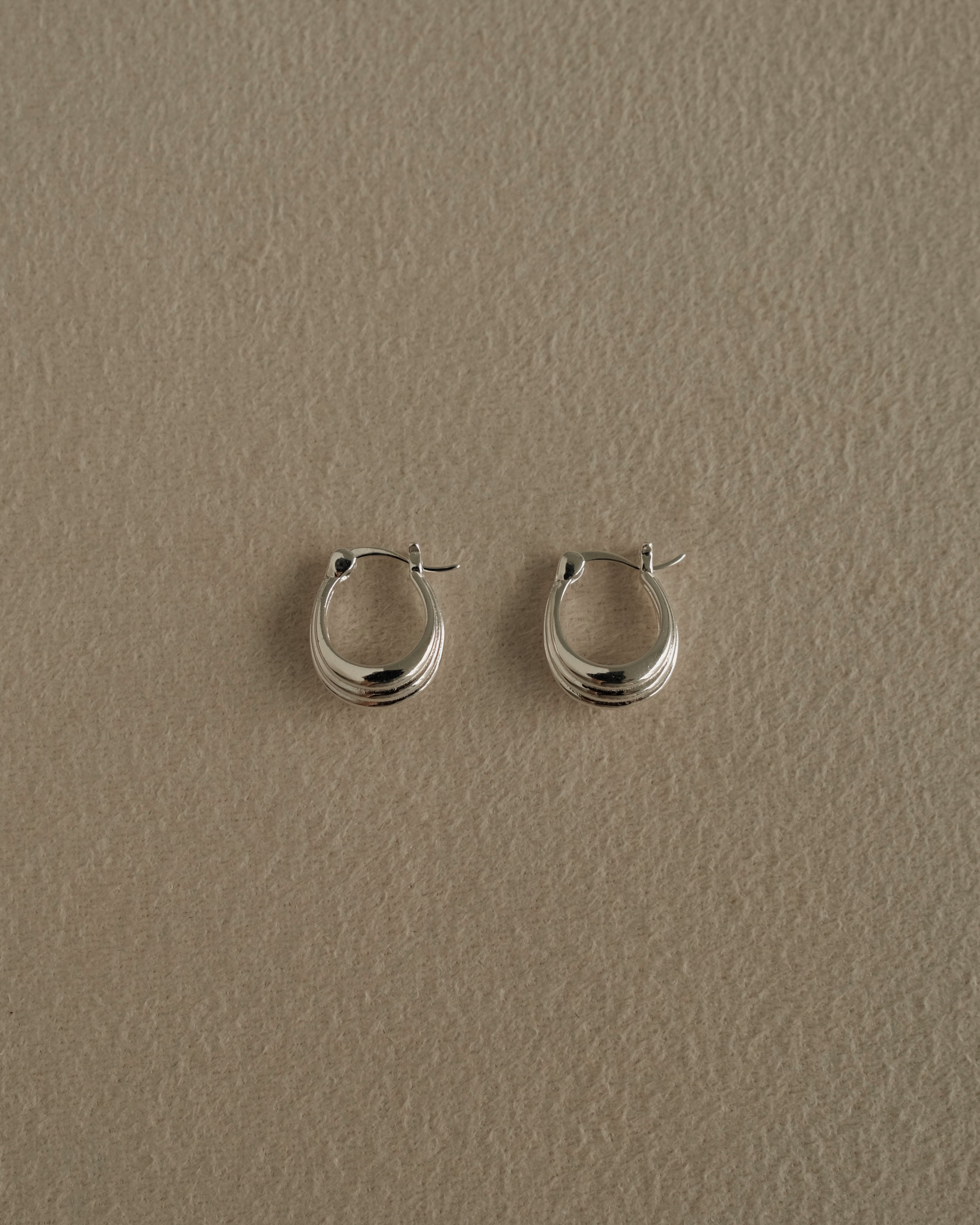 Sasha Ribbed Puffed Hoop Earrings