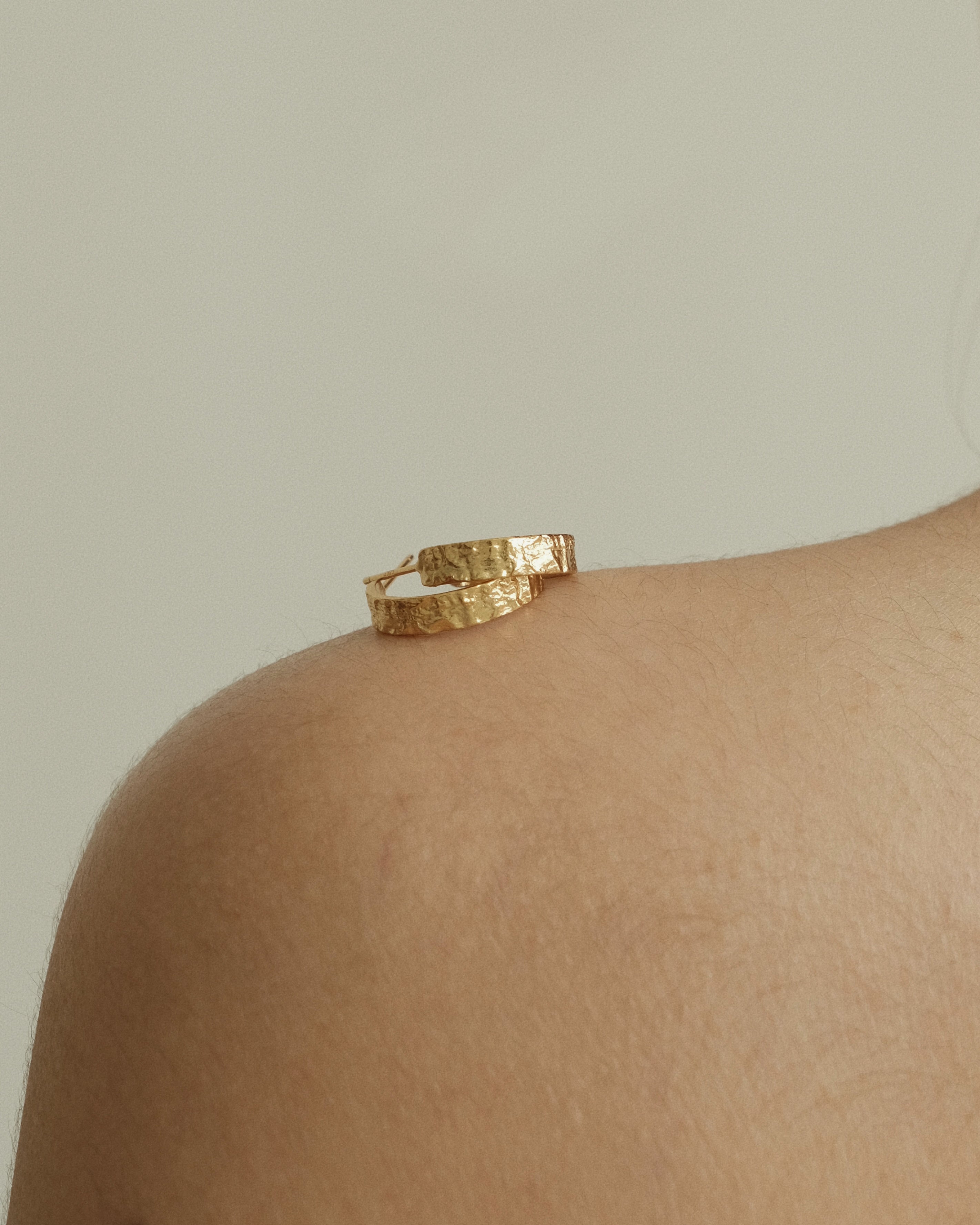 Rai Hammered Hoop Stud Earrings