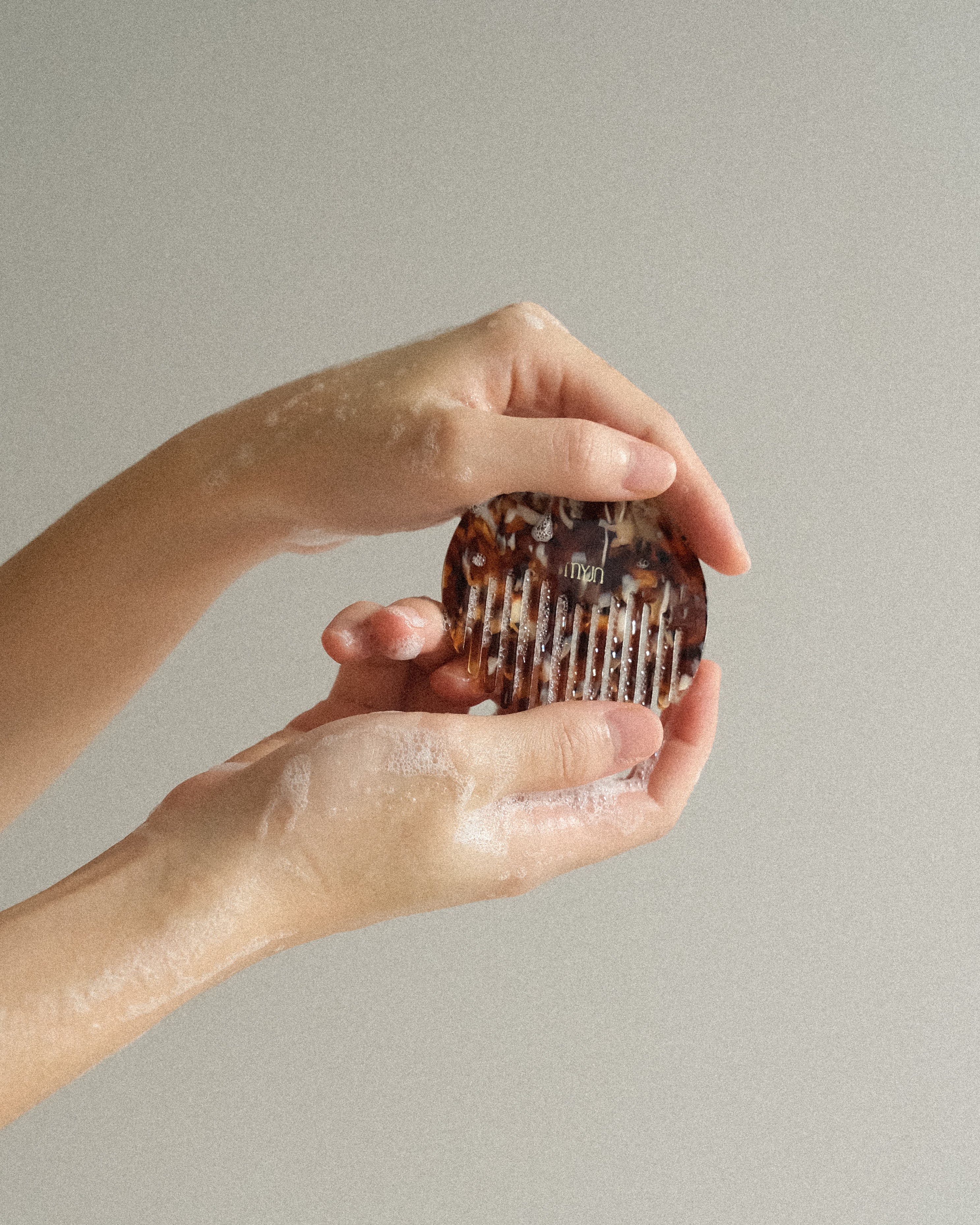 The Auri Round Comb 003