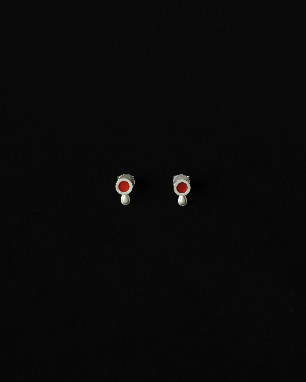 Reó Tiny Drop Stud Earrings