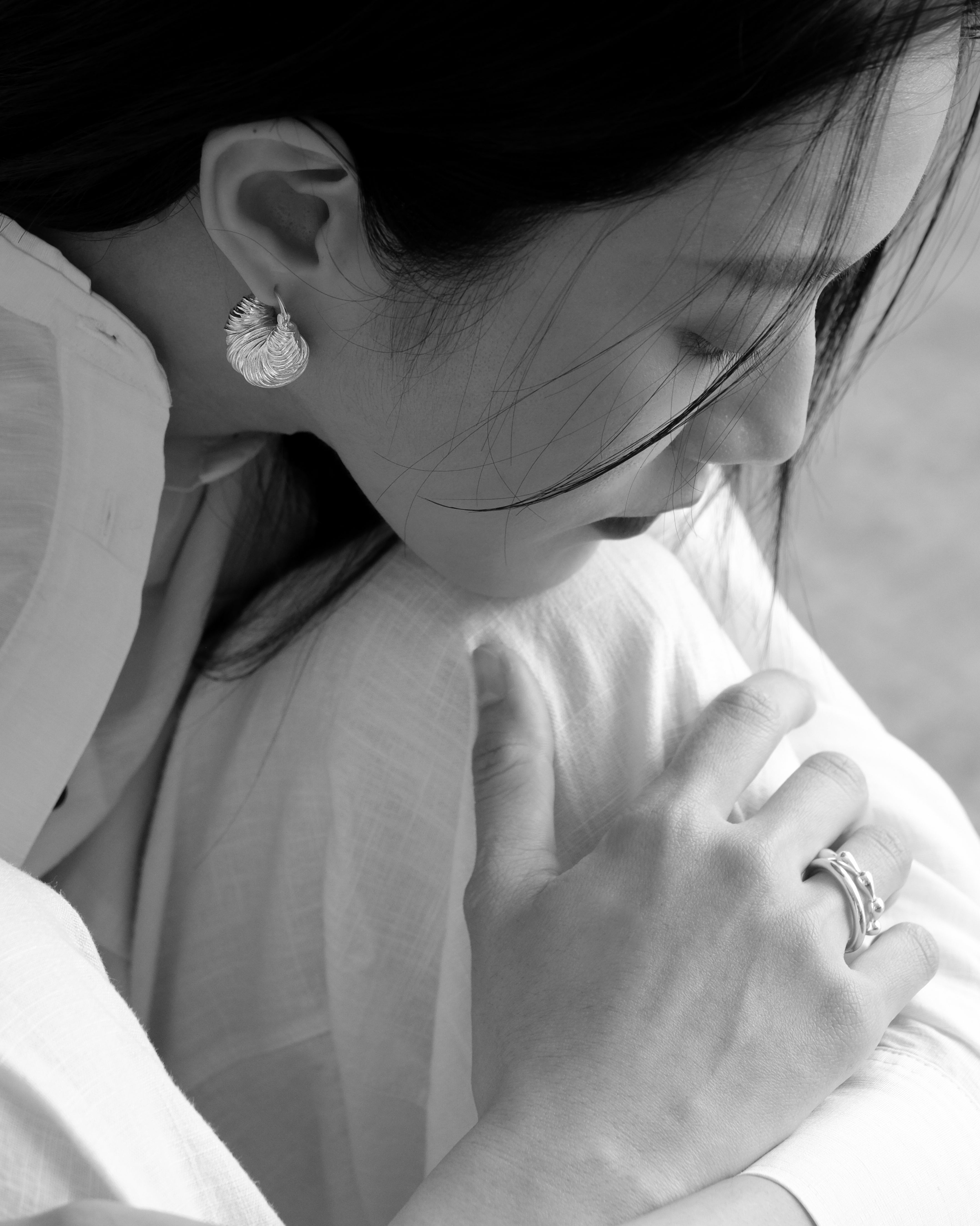 Bold Loïs Woven Donut Hoop Earrings