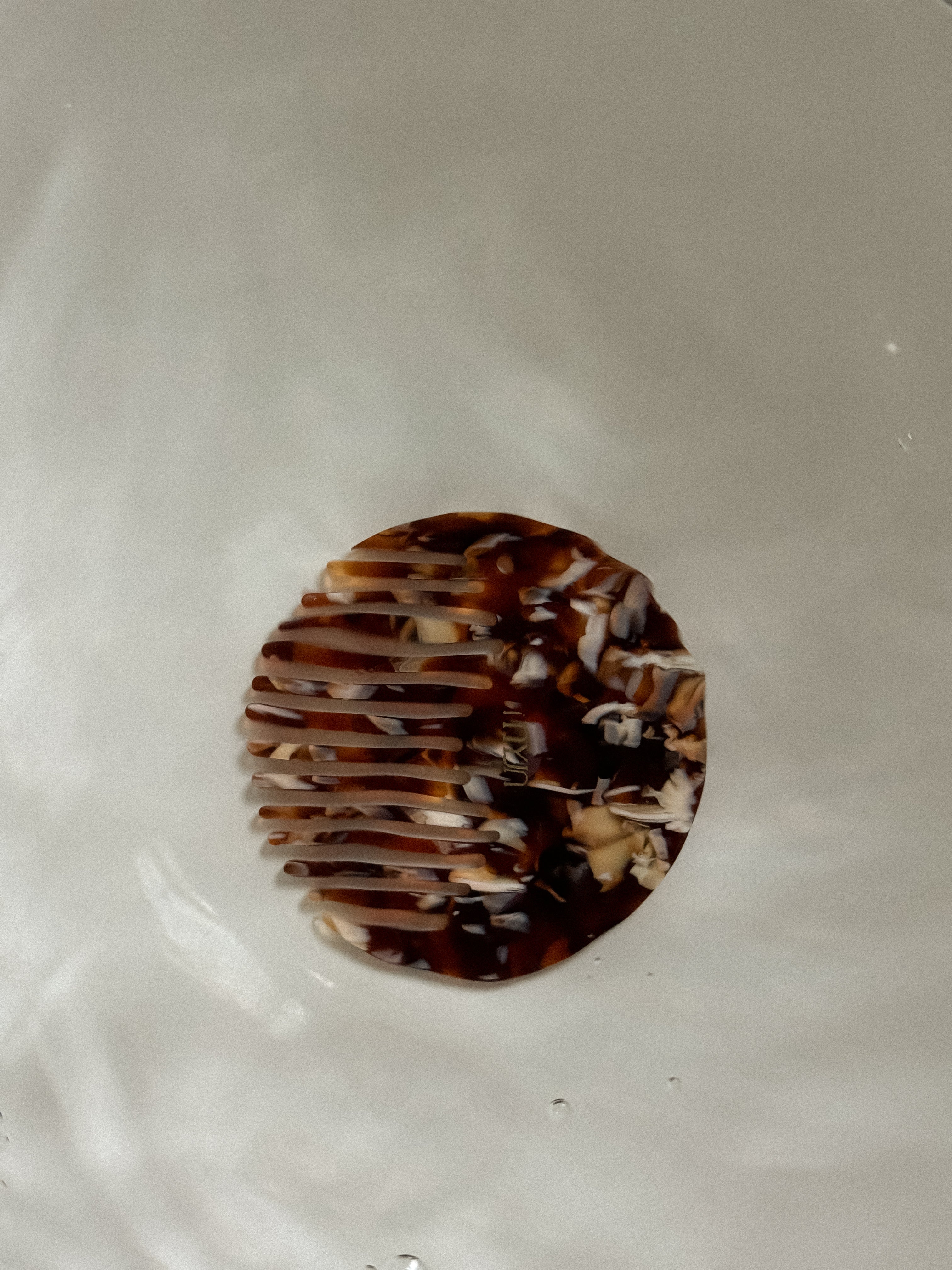 The Auri Round Comb 003