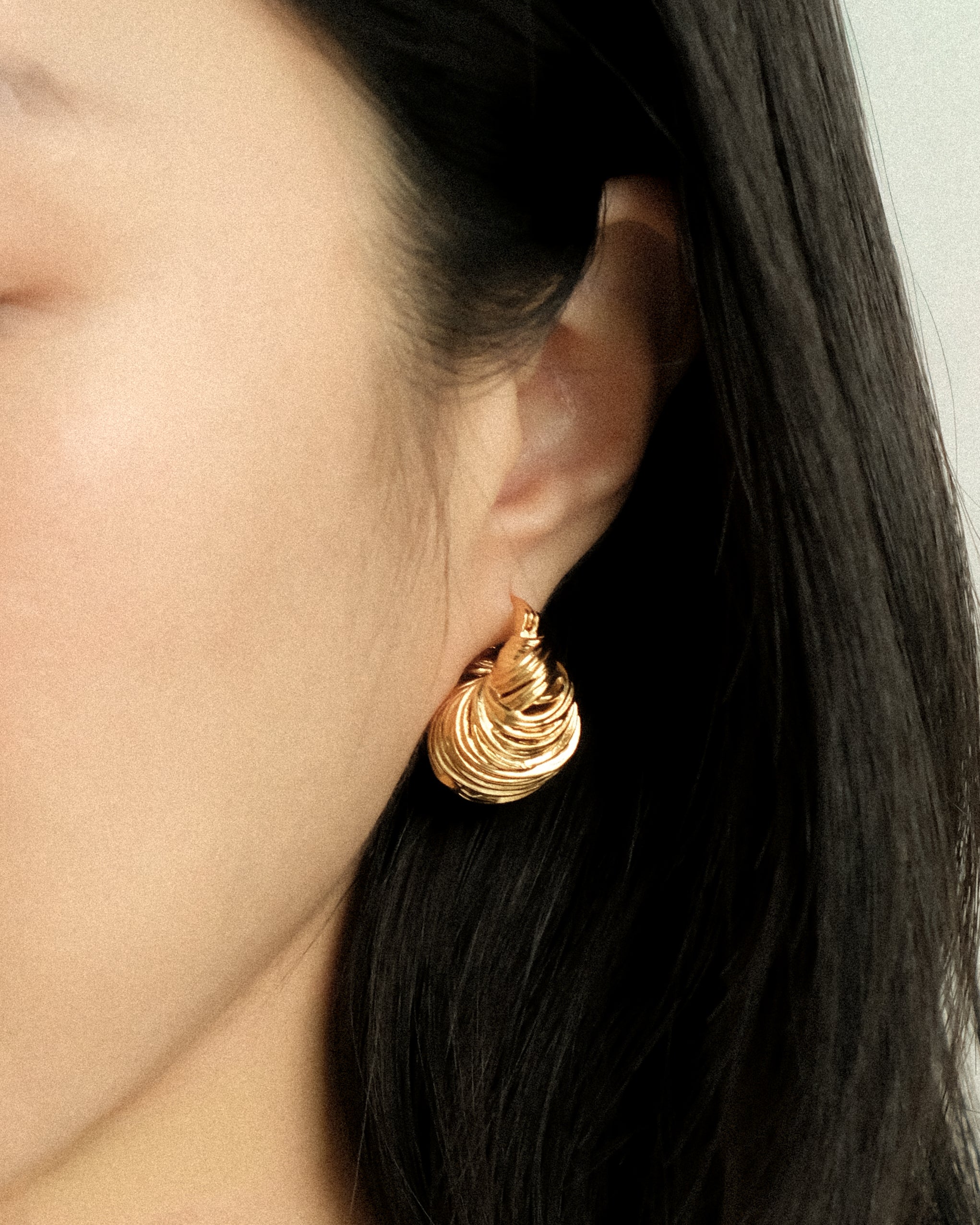 Bold Loïs Woven Donut Hoop Earrings