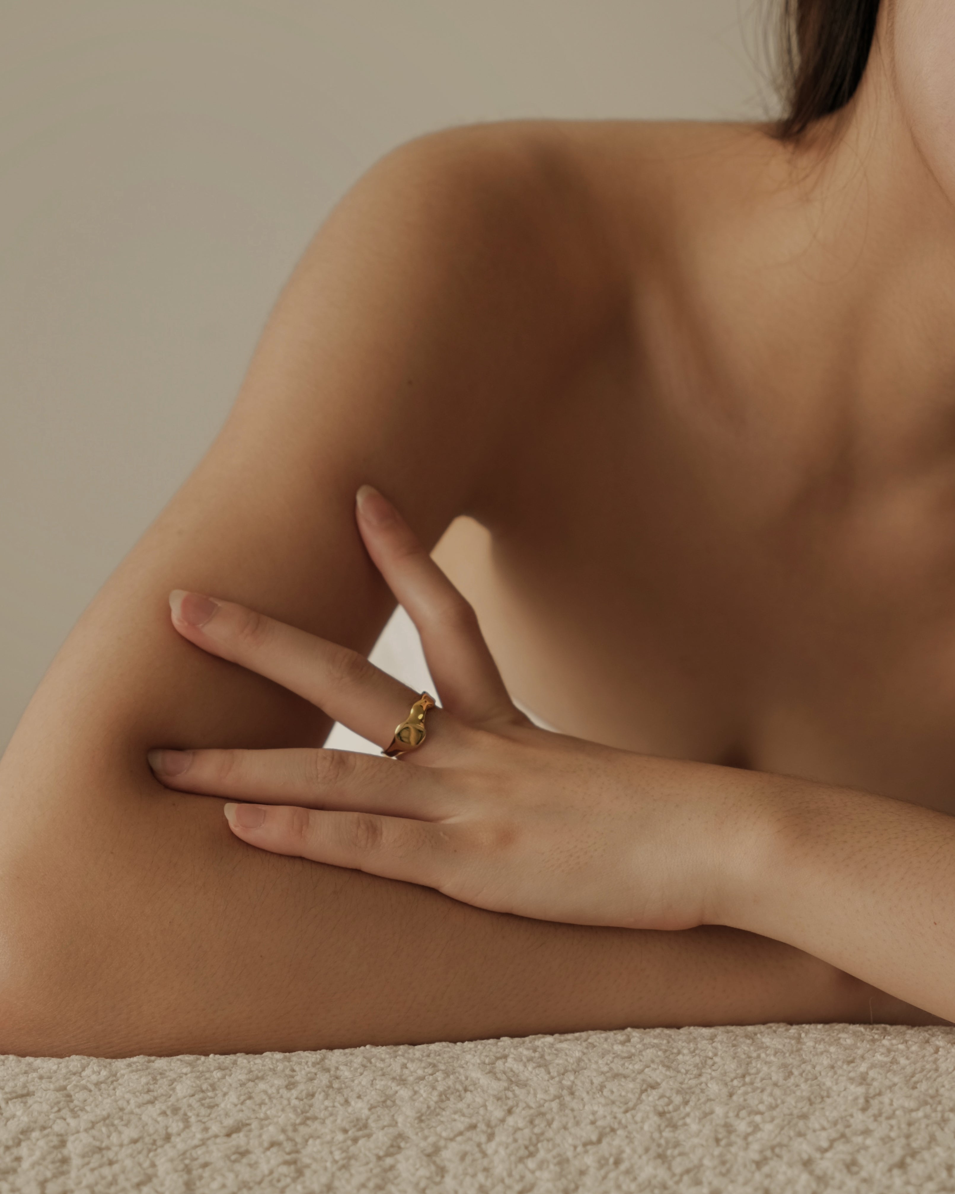 Dara Curved Signet Open Ring