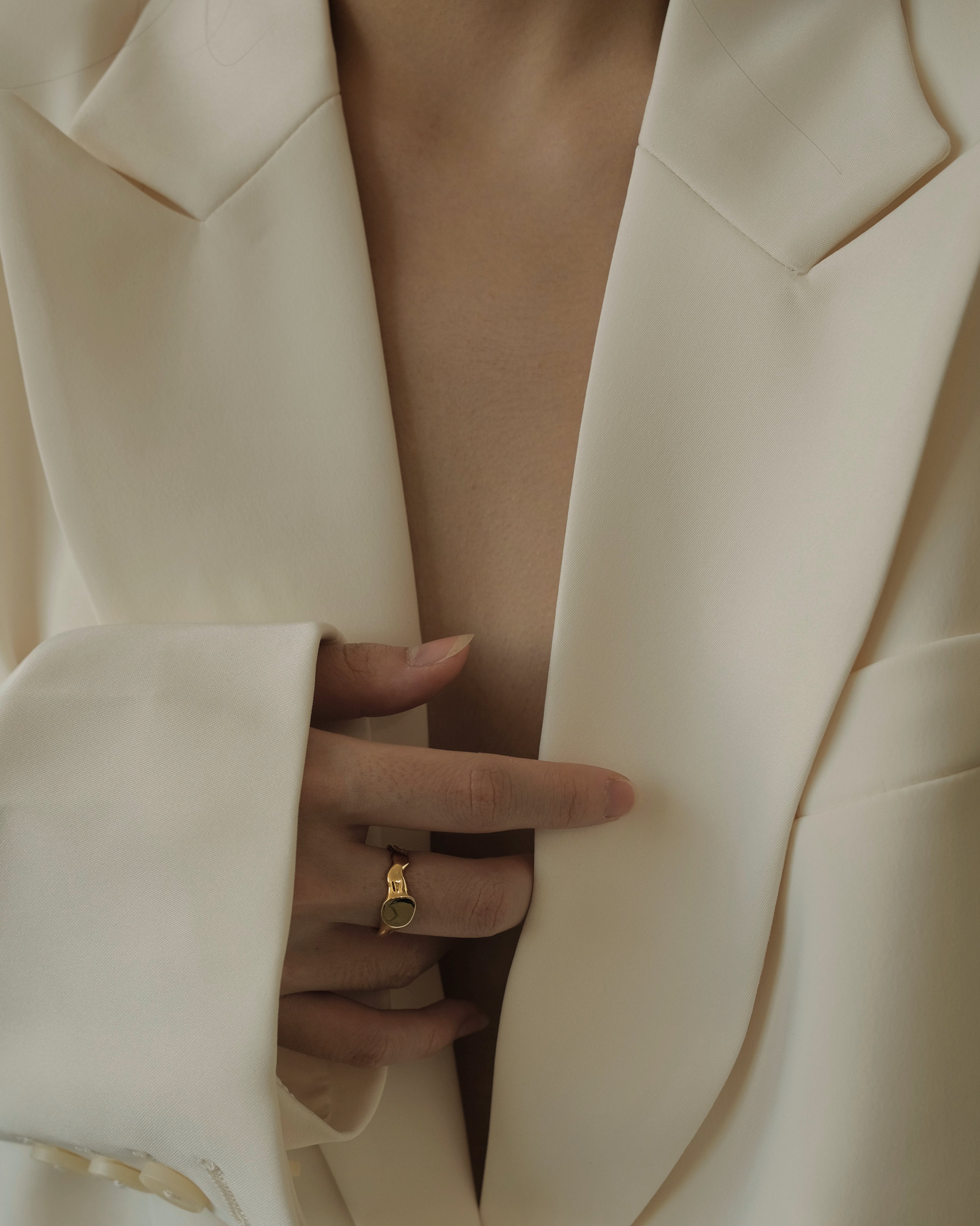 Dara Curved Signet Open Ring