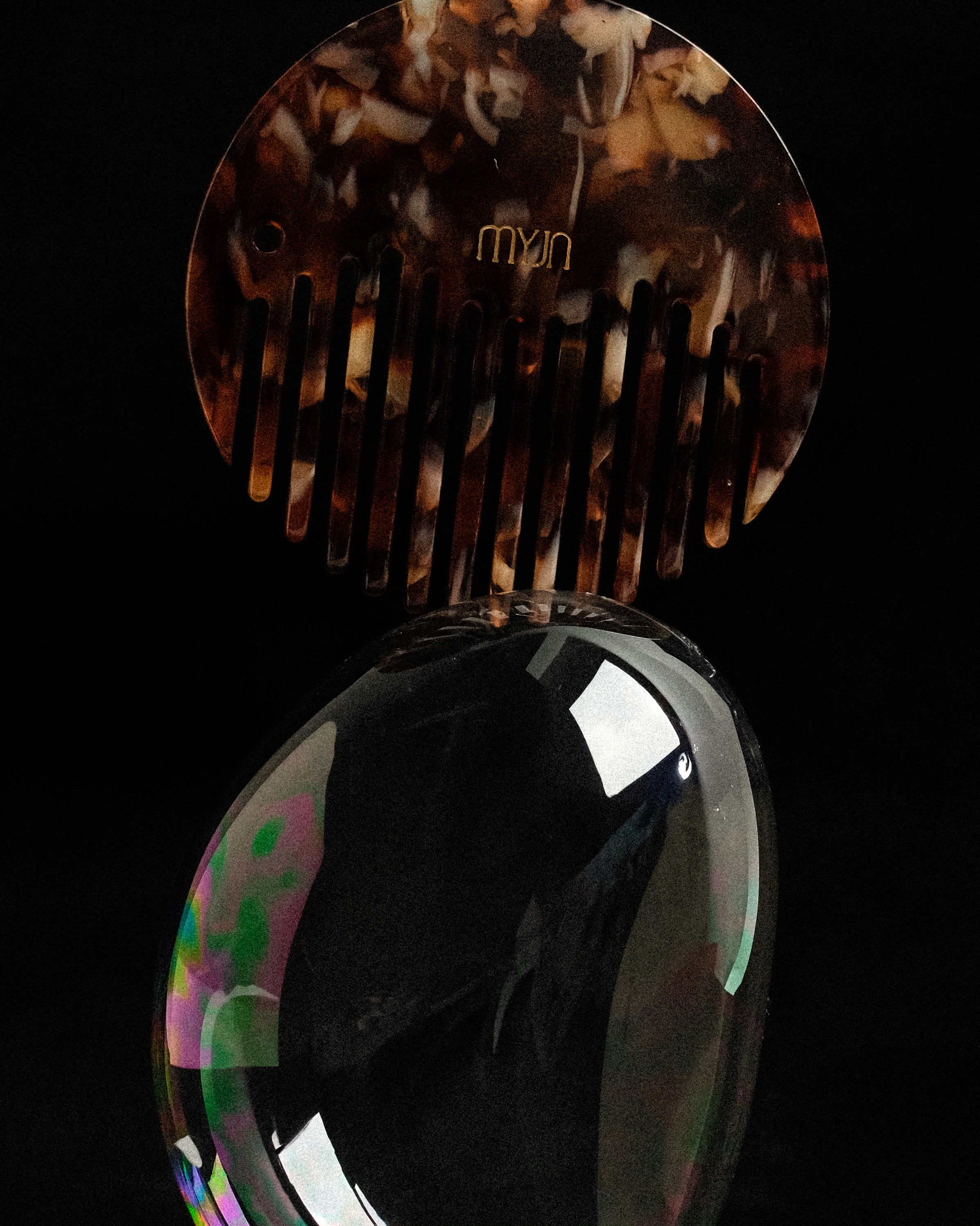 The Auri Round Comb 003