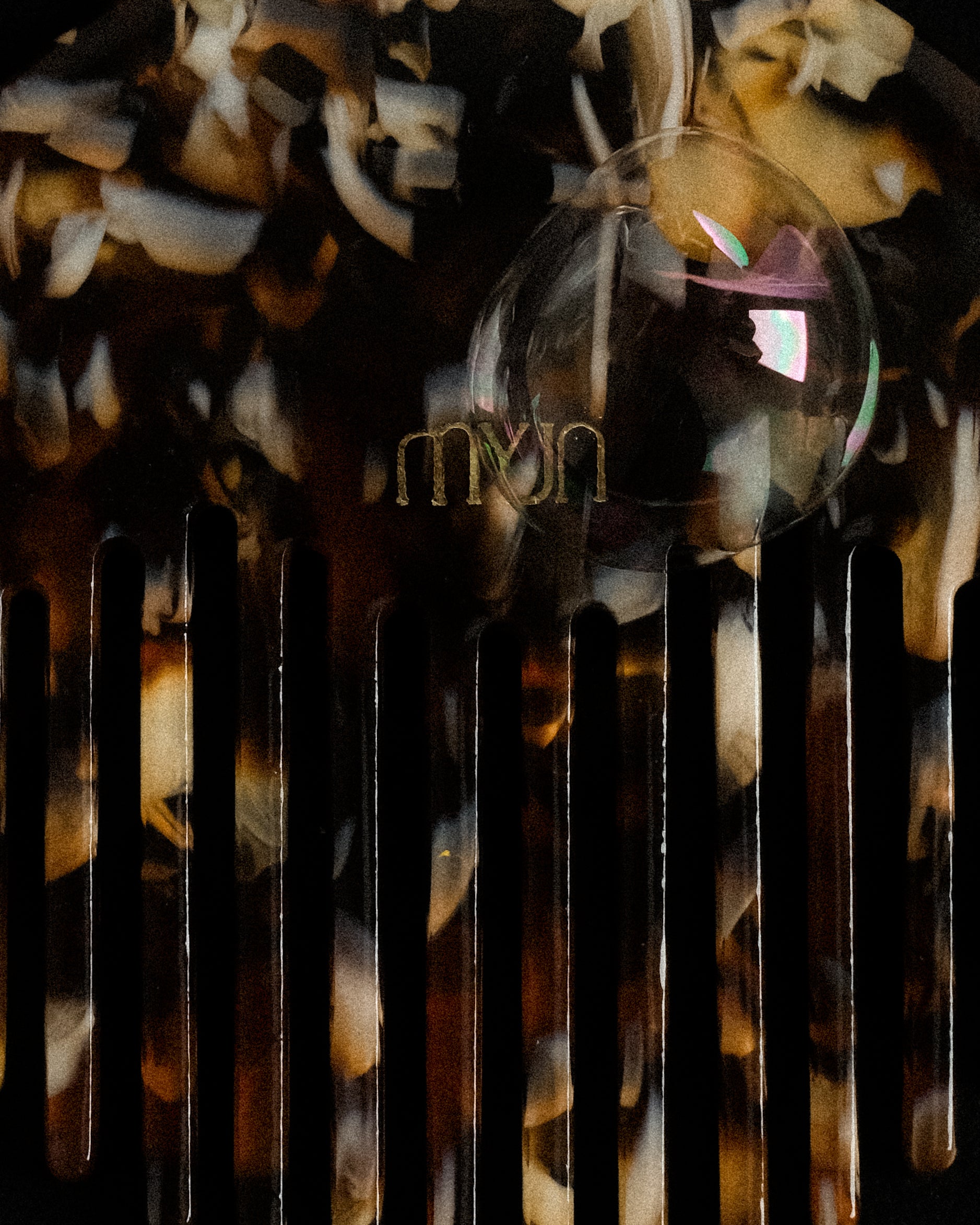 The Auri Round Comb 003