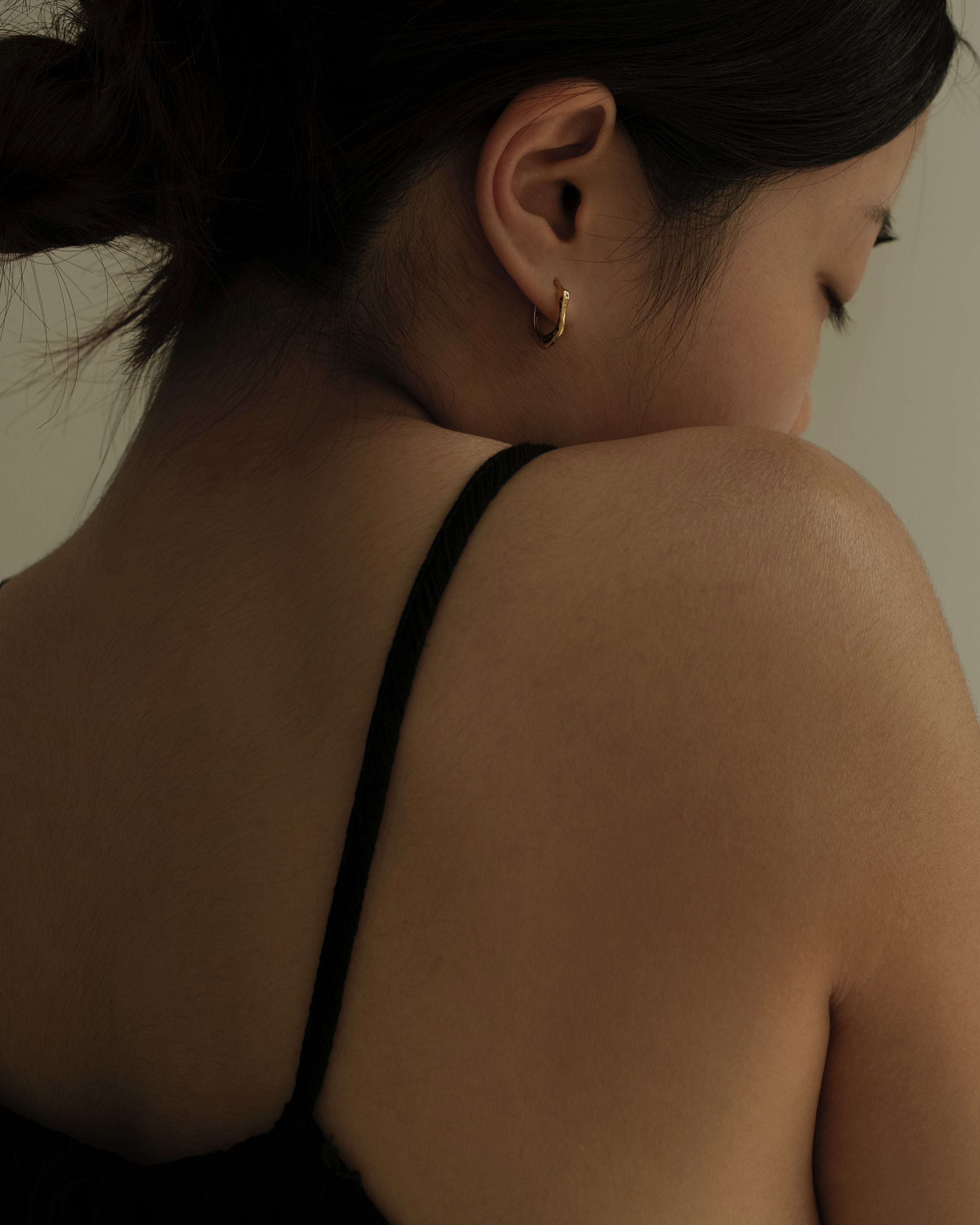 Mini Jeune U shape Hammered Hoop Earrings