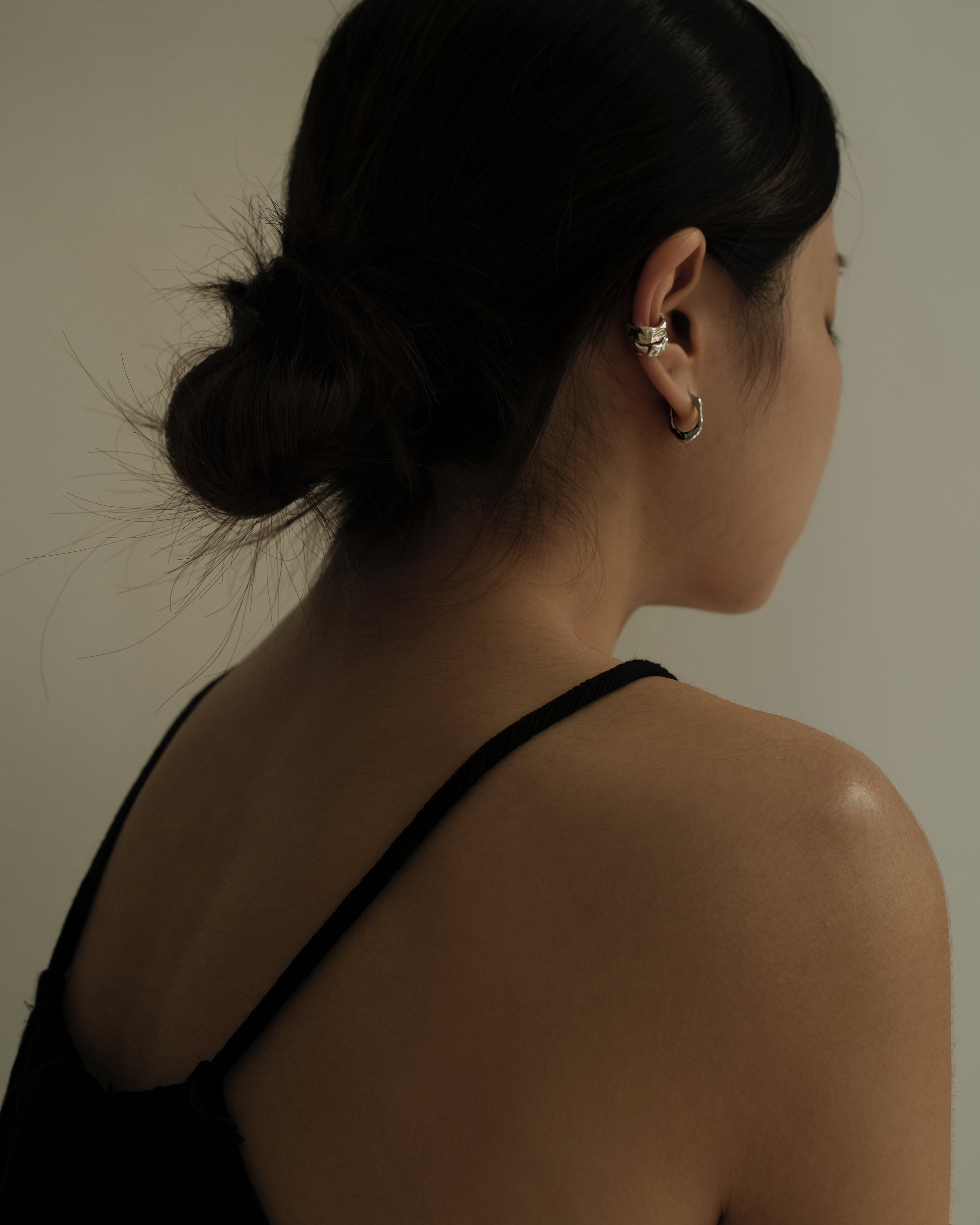Mini Jeune U shape Hammered Hoop Earrings