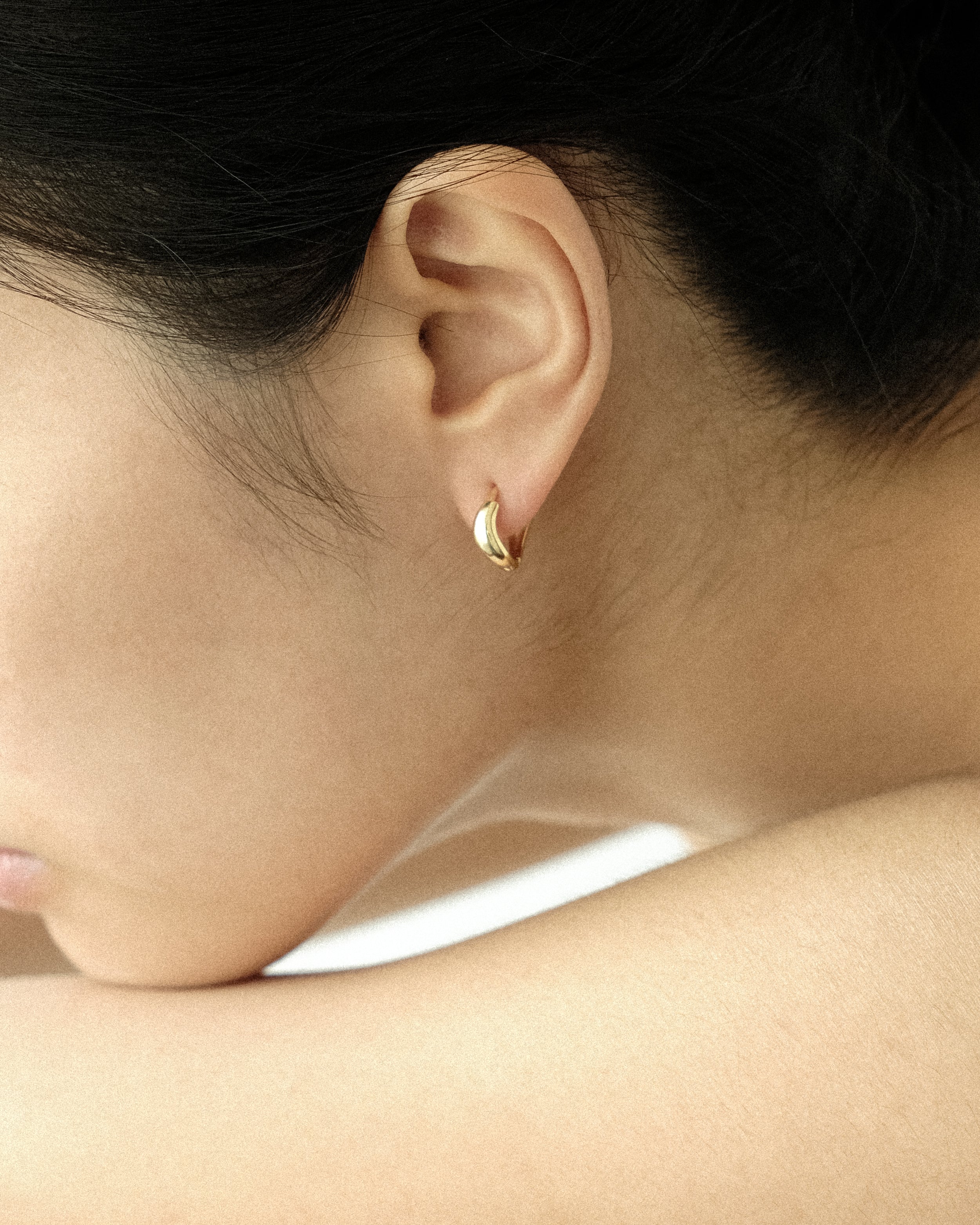 Mini Ore Twisted Hoop Earrings