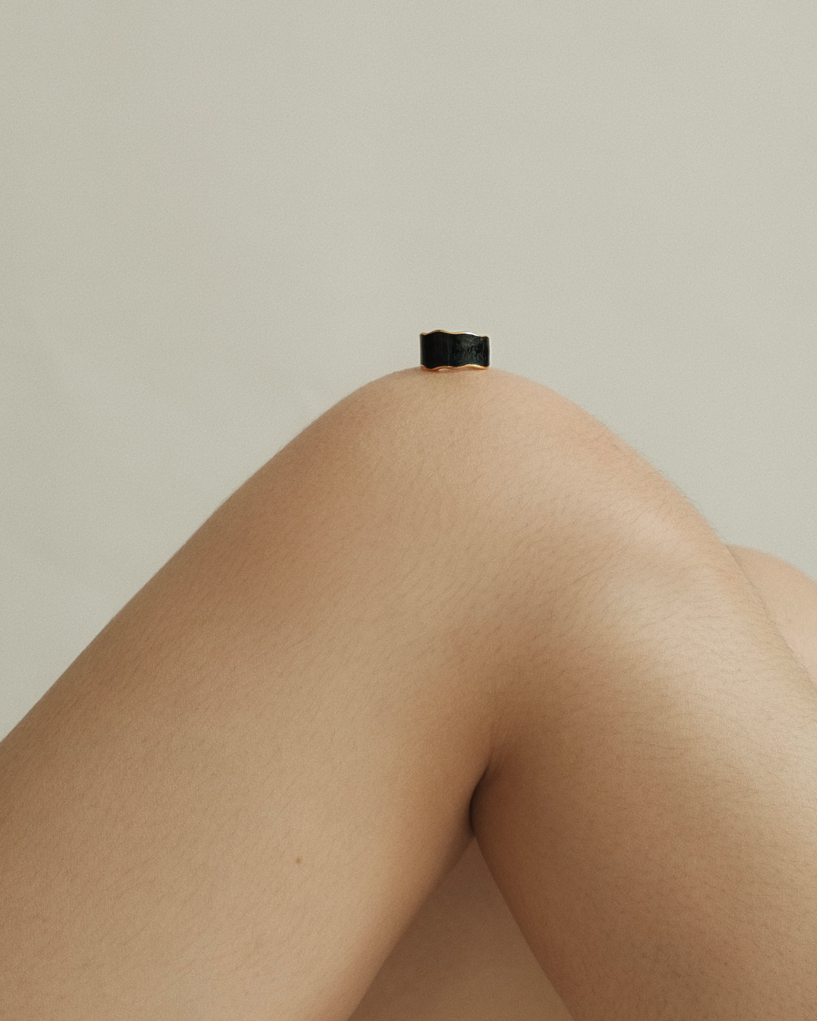 Coty Fluid Black Band Ring