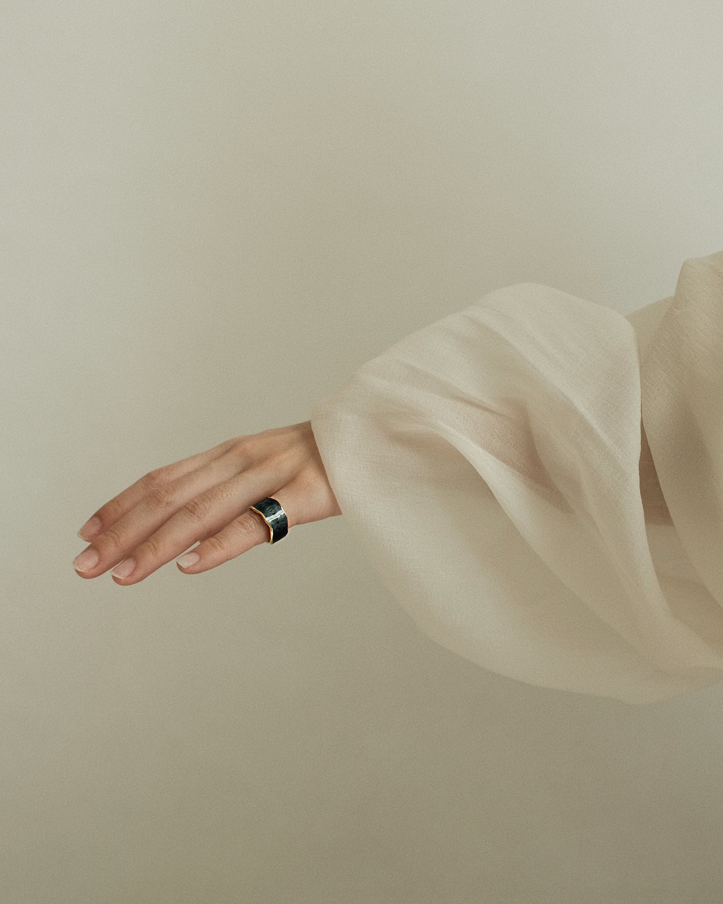 Coty Fluid Black Band Ring