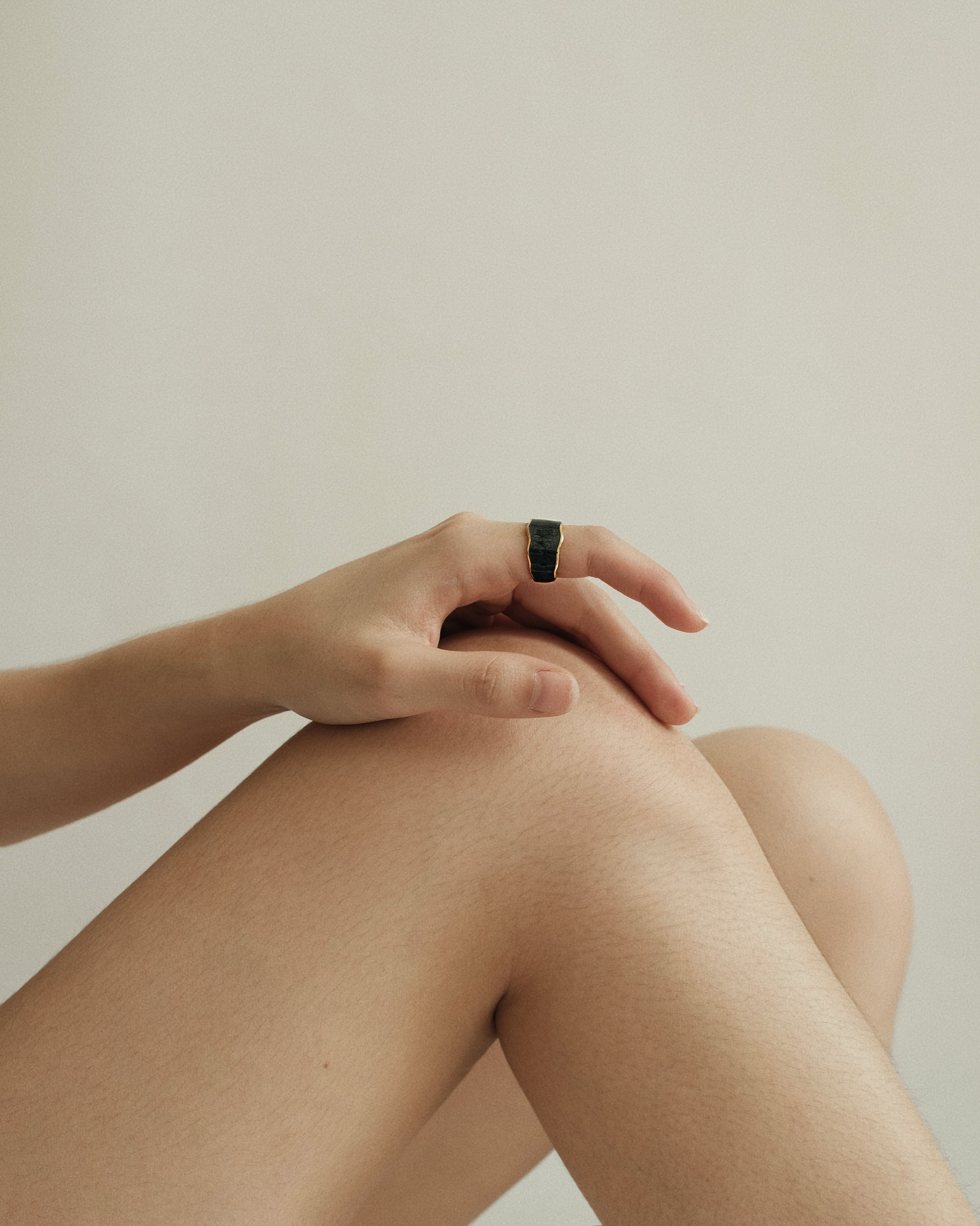 Coty Fluid Black Band Ring