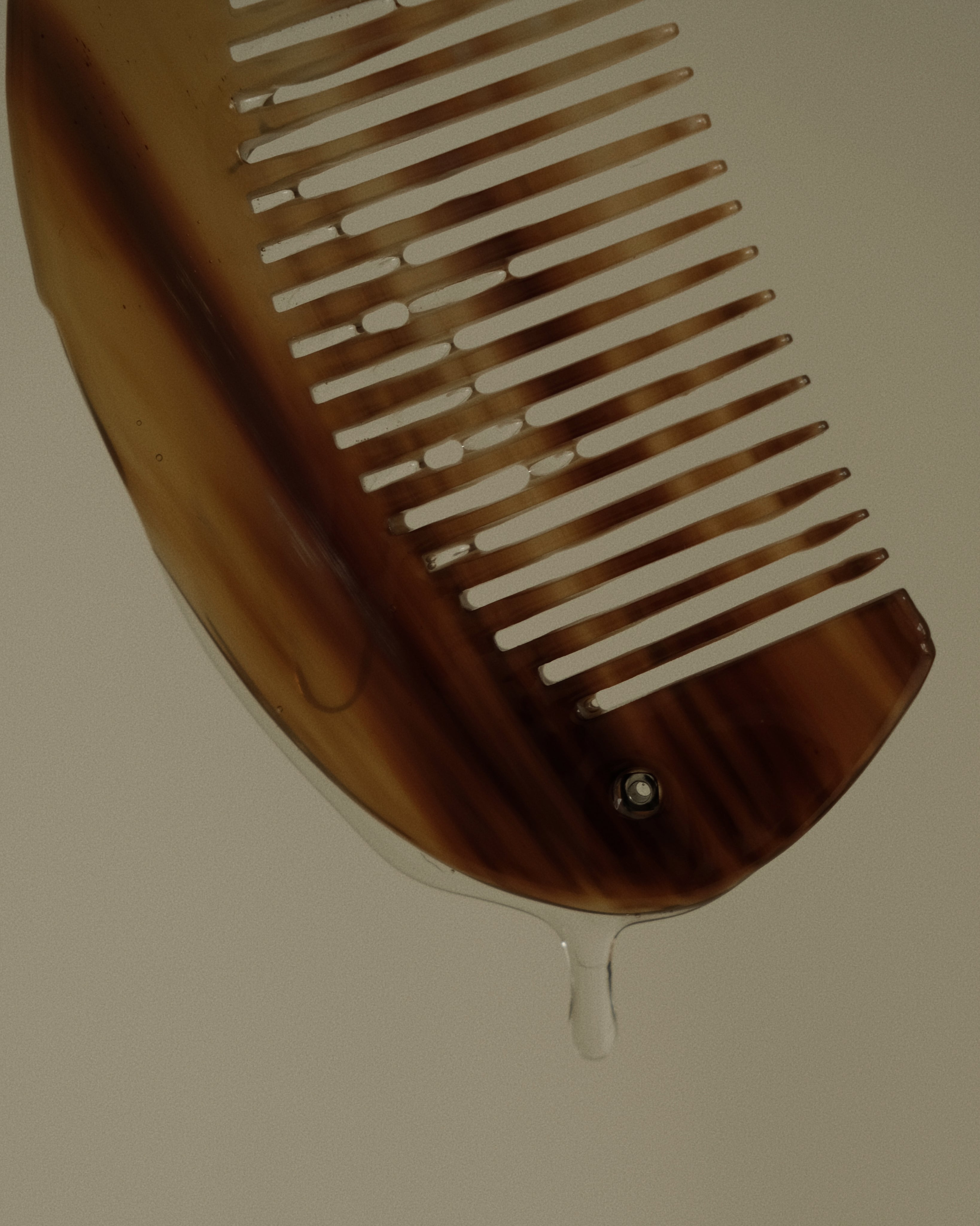 Curved Travel Horn Comb 002