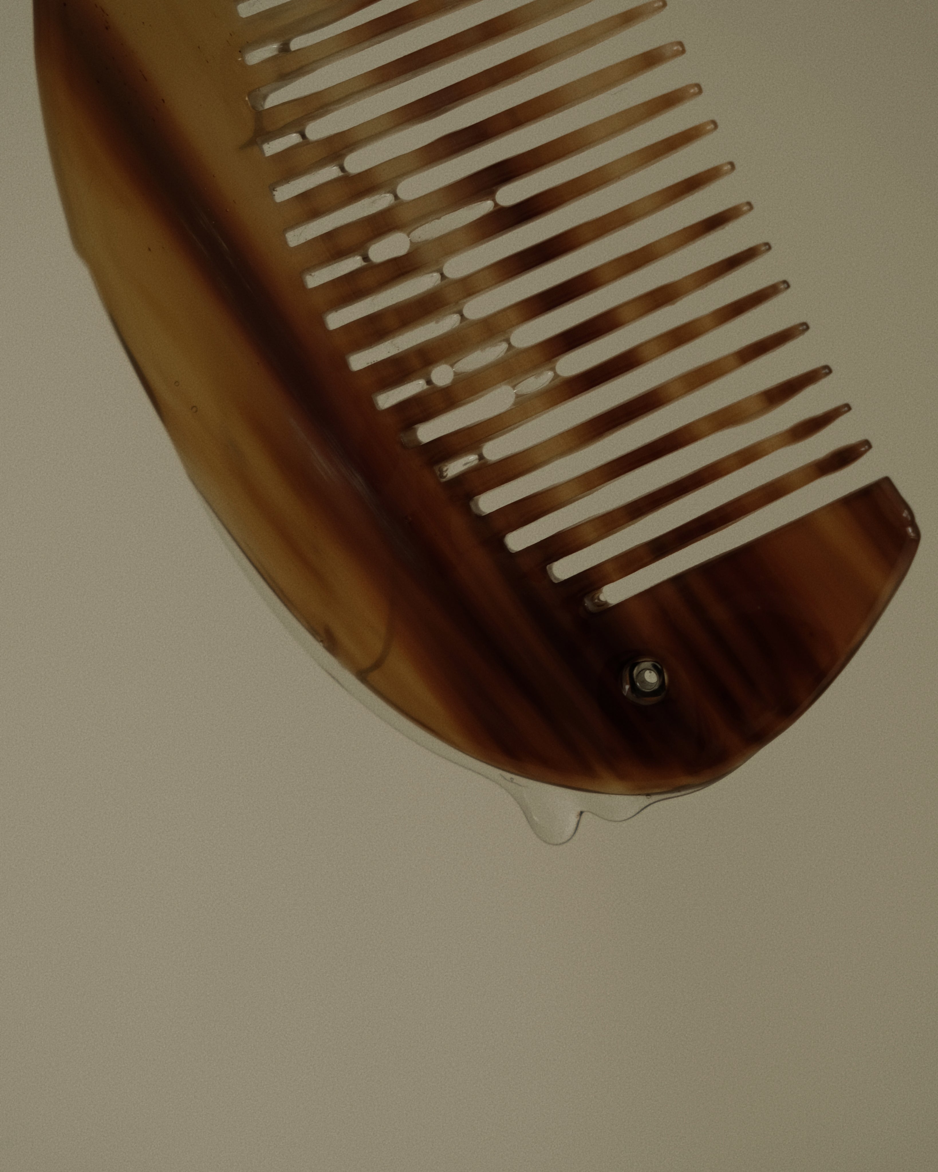 Curved Travel Horn Comb 002